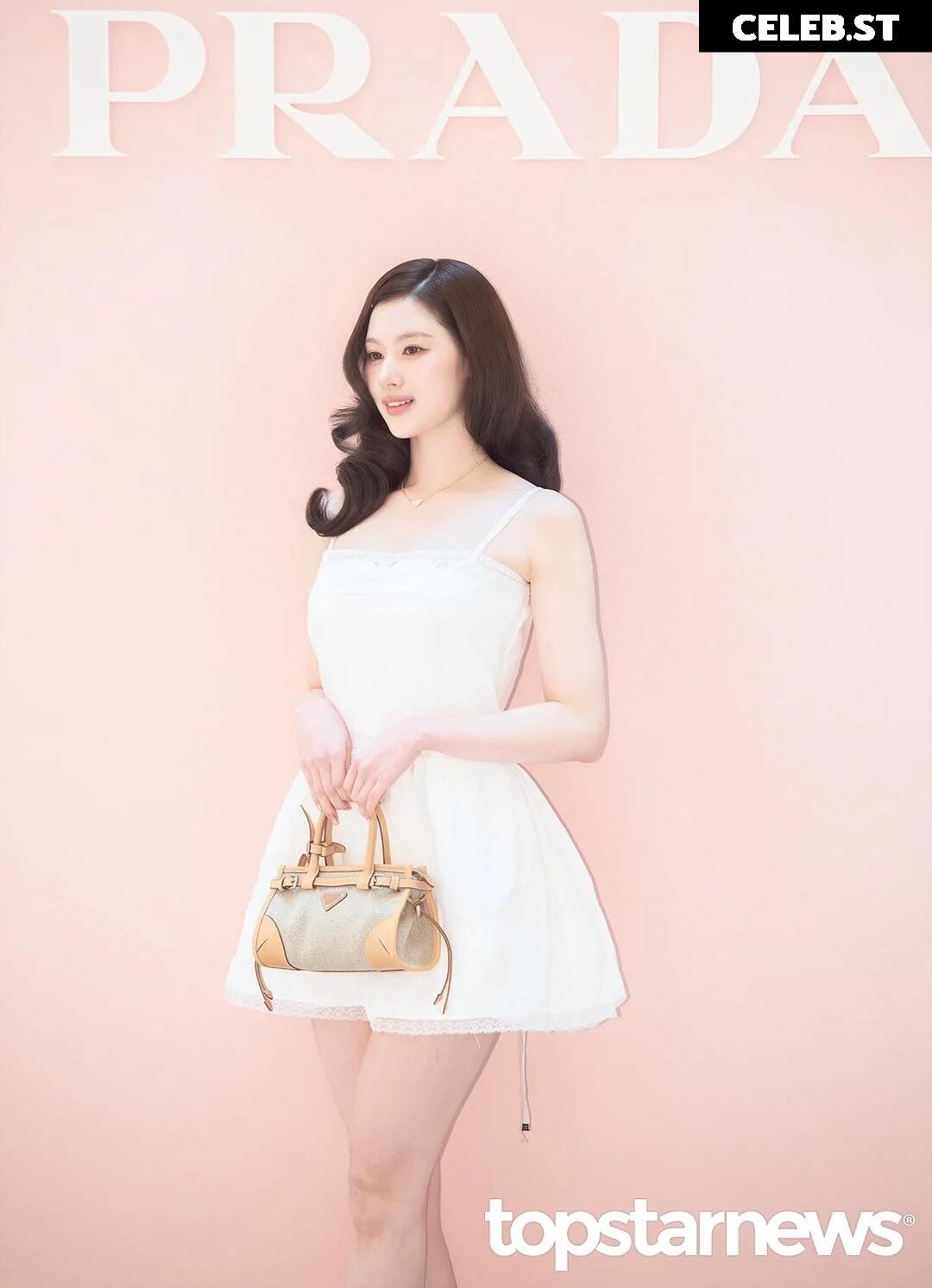 Minatozaki Sana (TWICE) Image 23683154