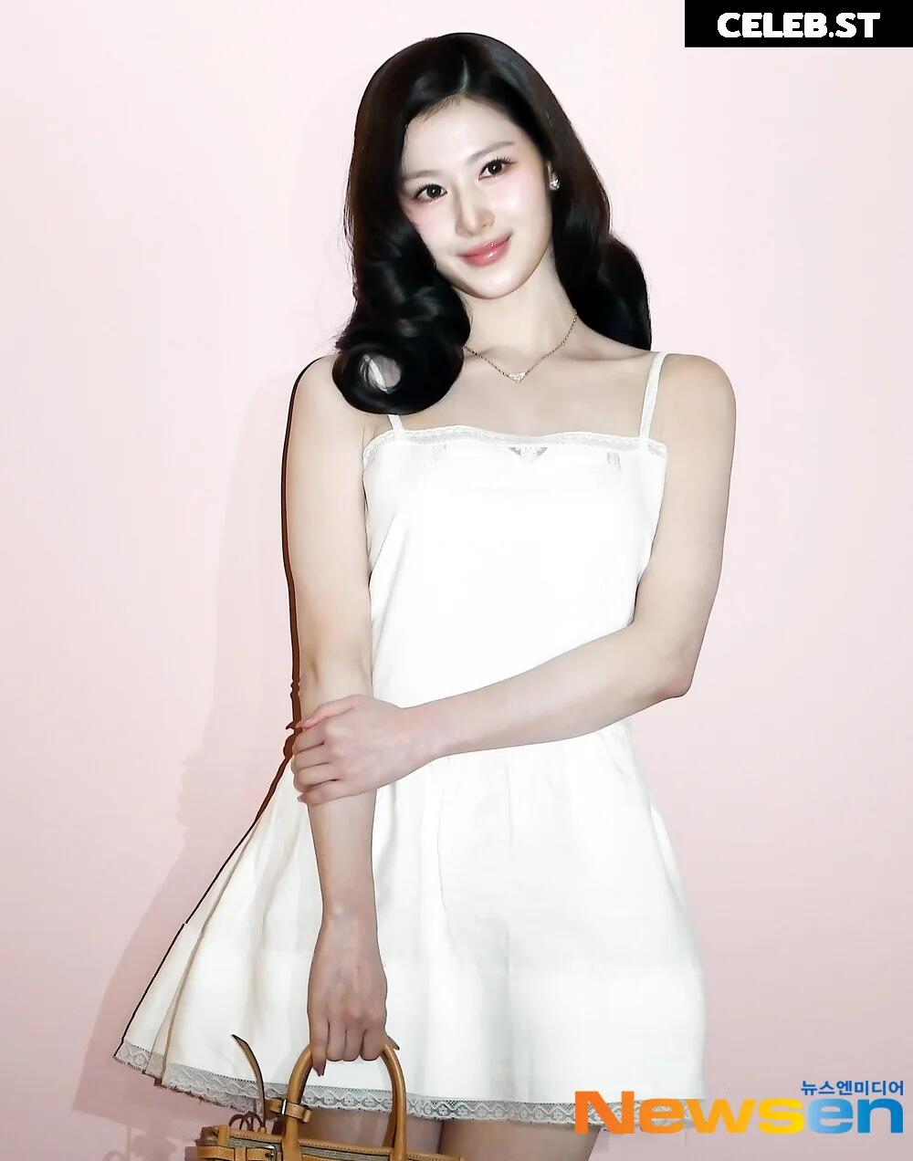 Minatozaki Sana (TWICE) Image 23683149