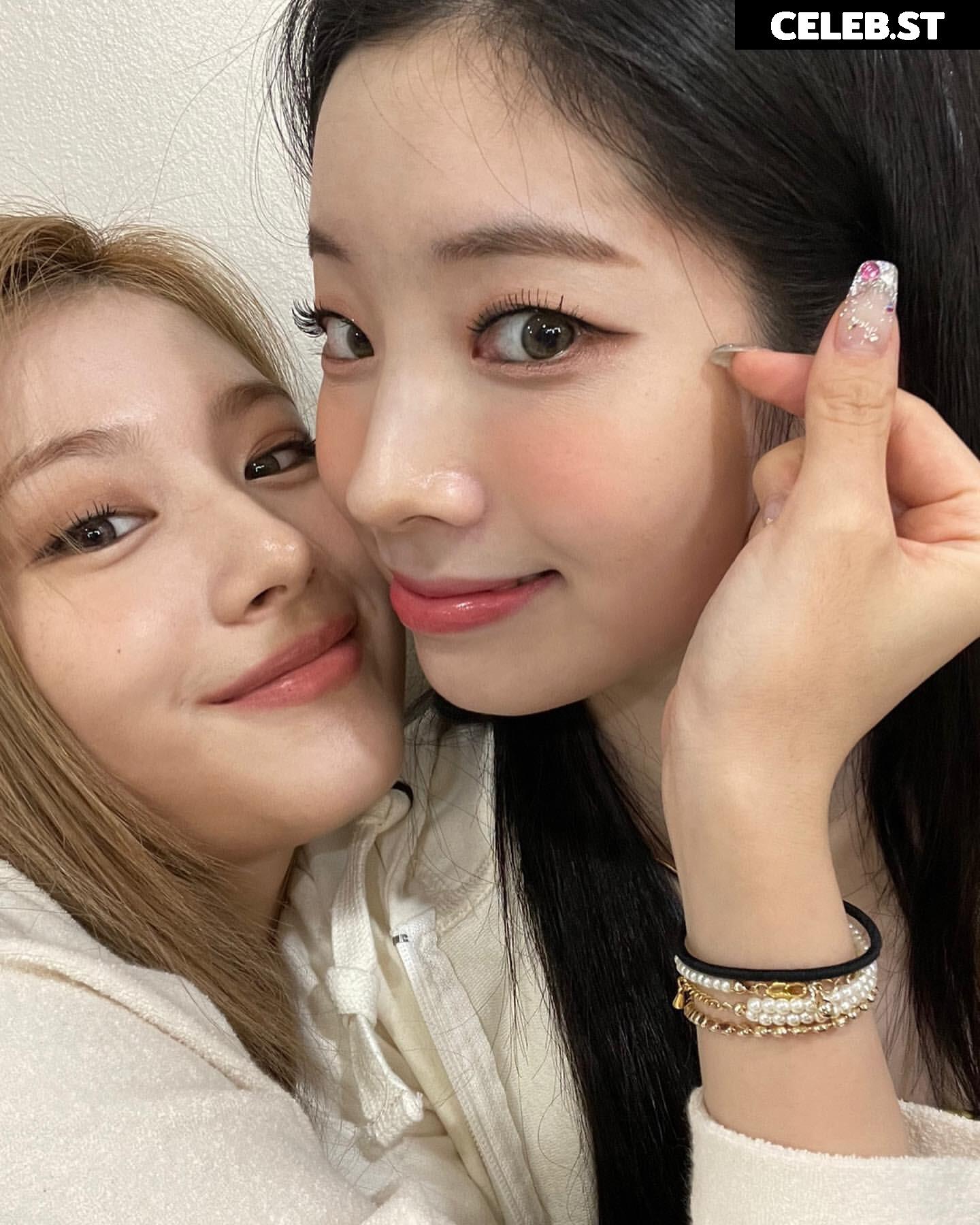 Minatozaki Sana (TWICE) Image 23683090