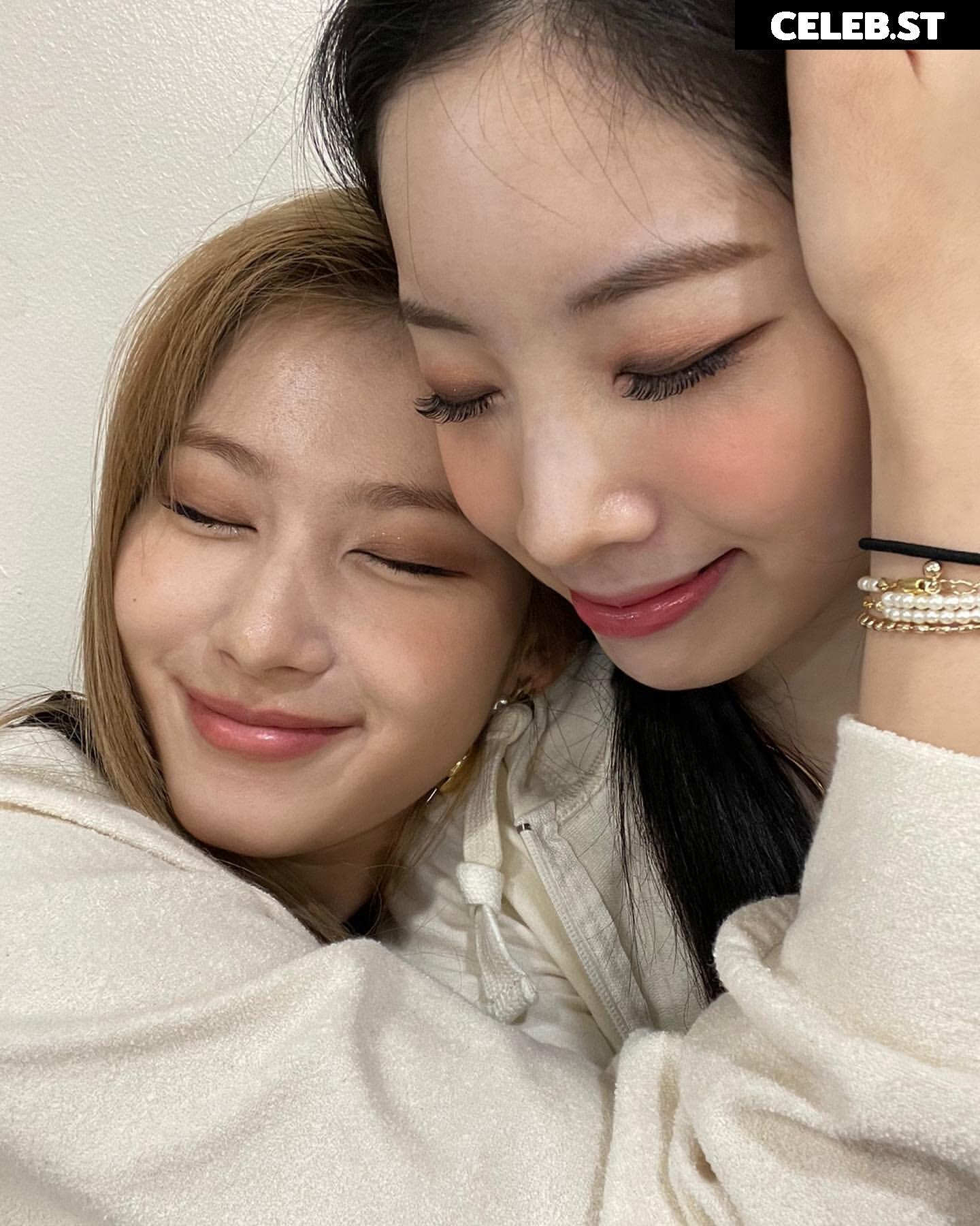 Minatozaki Sana (TWICE) Image 23683085