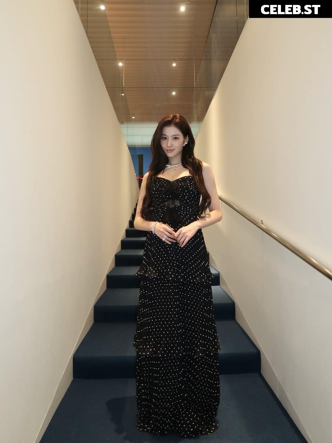 Minatozaki Sana (TWICE) Image 23683029