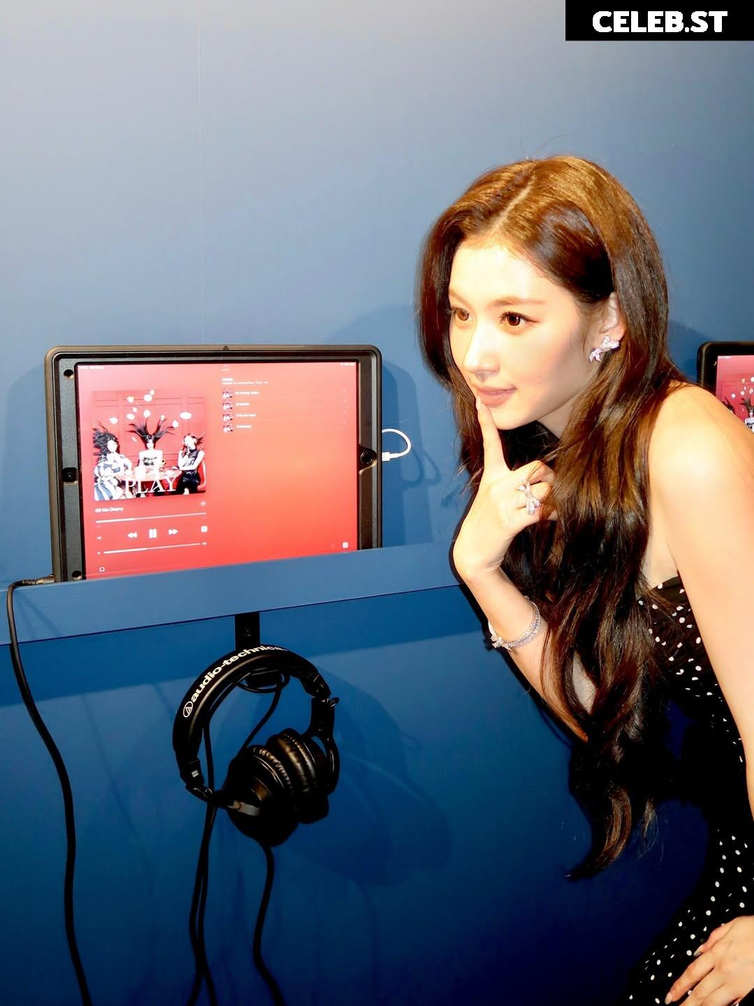 Minatozaki Sana (TWICE) Image 23683033