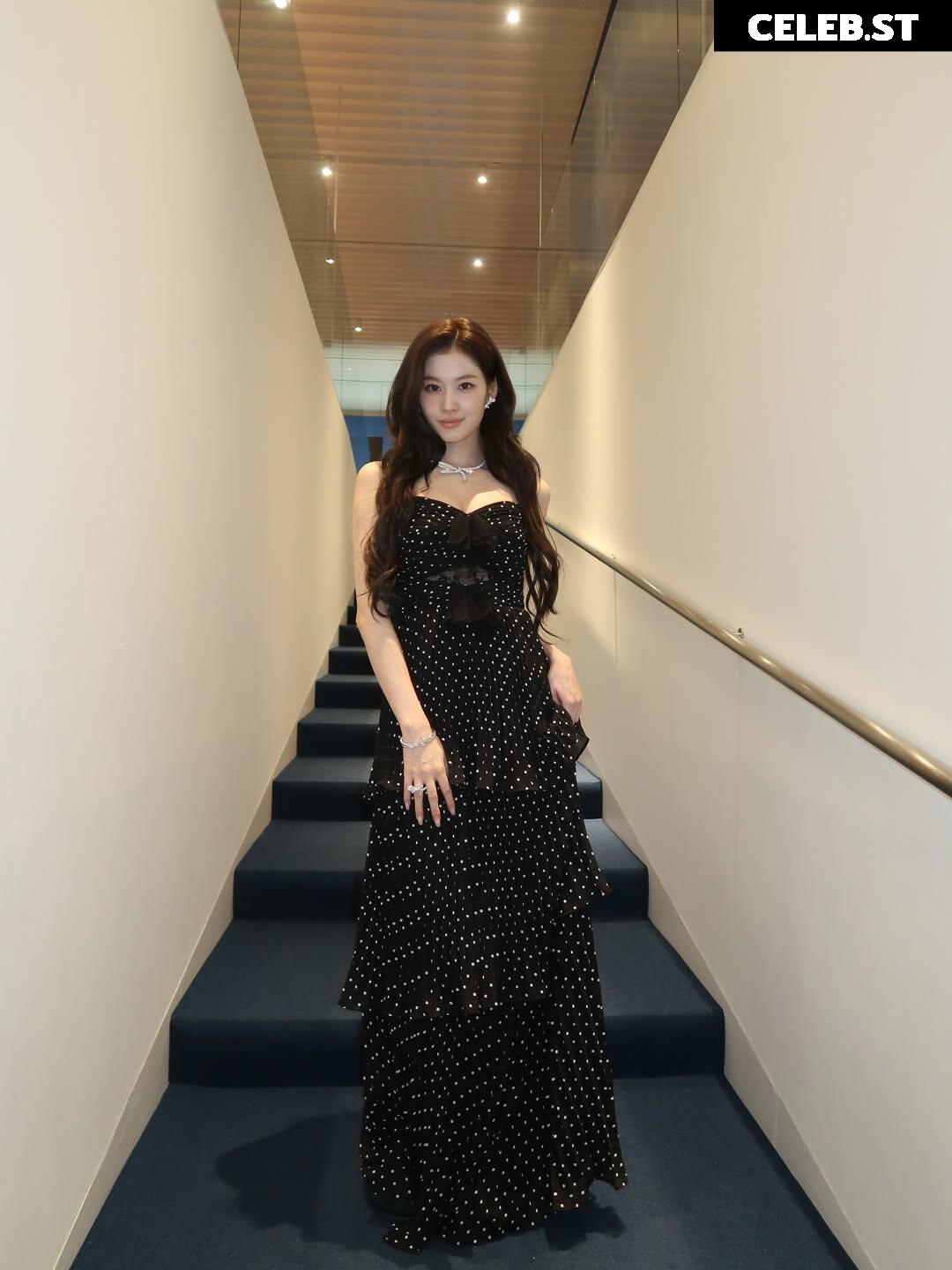 Minatozaki Sana (TWICE) Image 23683032