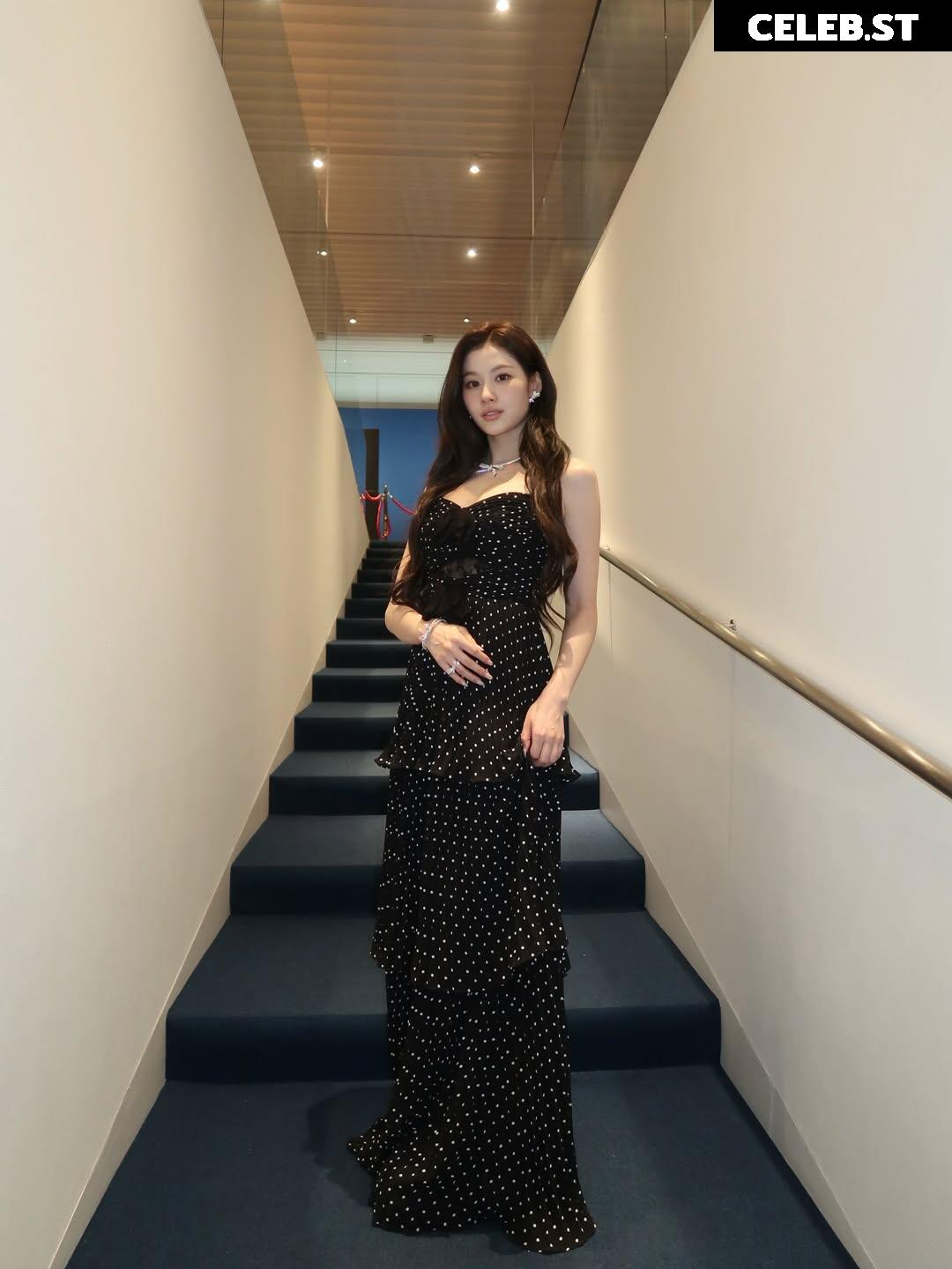Minatozaki Sana (TWICE) Image 23683038