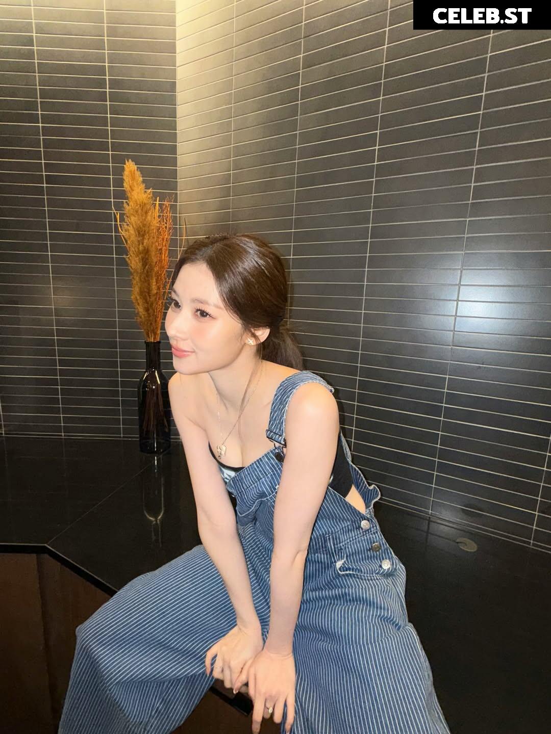 Minatozaki Sana (TWICE) Image 23683050