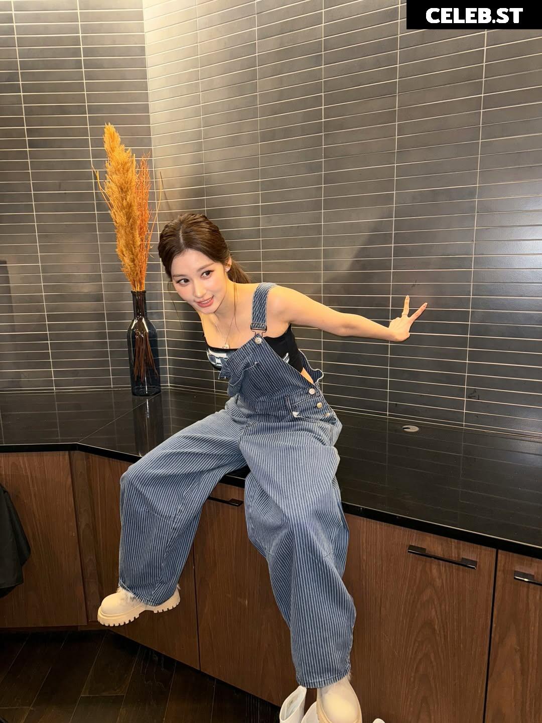 Minatozaki Sana (TWICE) Image 23683054