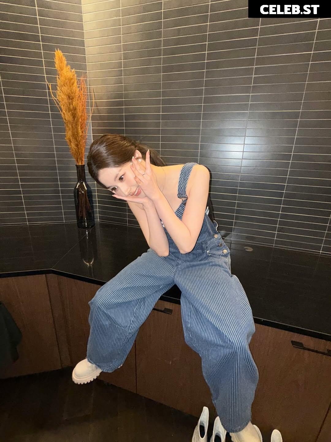 Minatozaki Sana (TWICE) Image 23683048