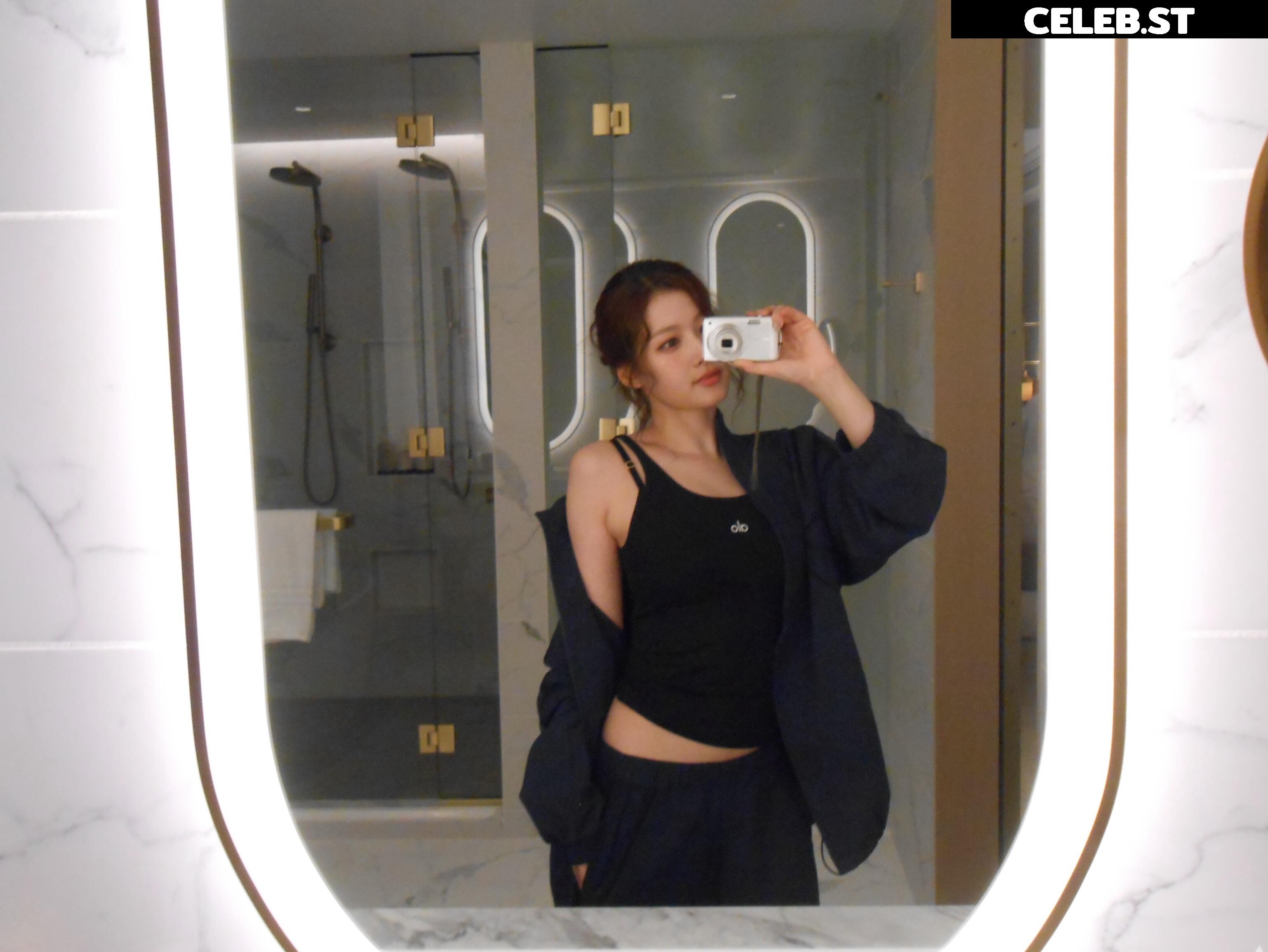Minatozaki Sana (TWICE) Image 23683392