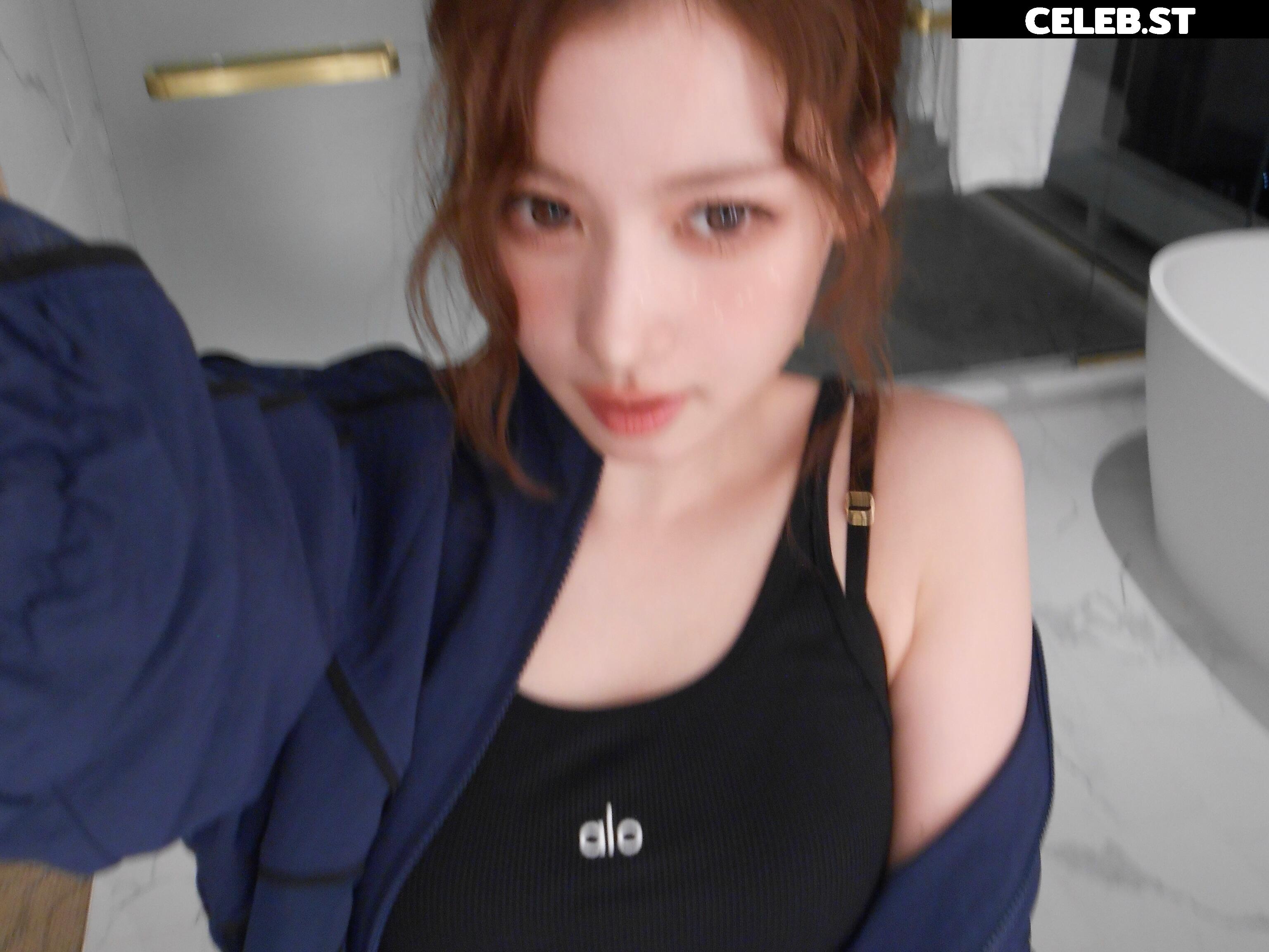 Minatozaki Sana (TWICE) Image 23683391