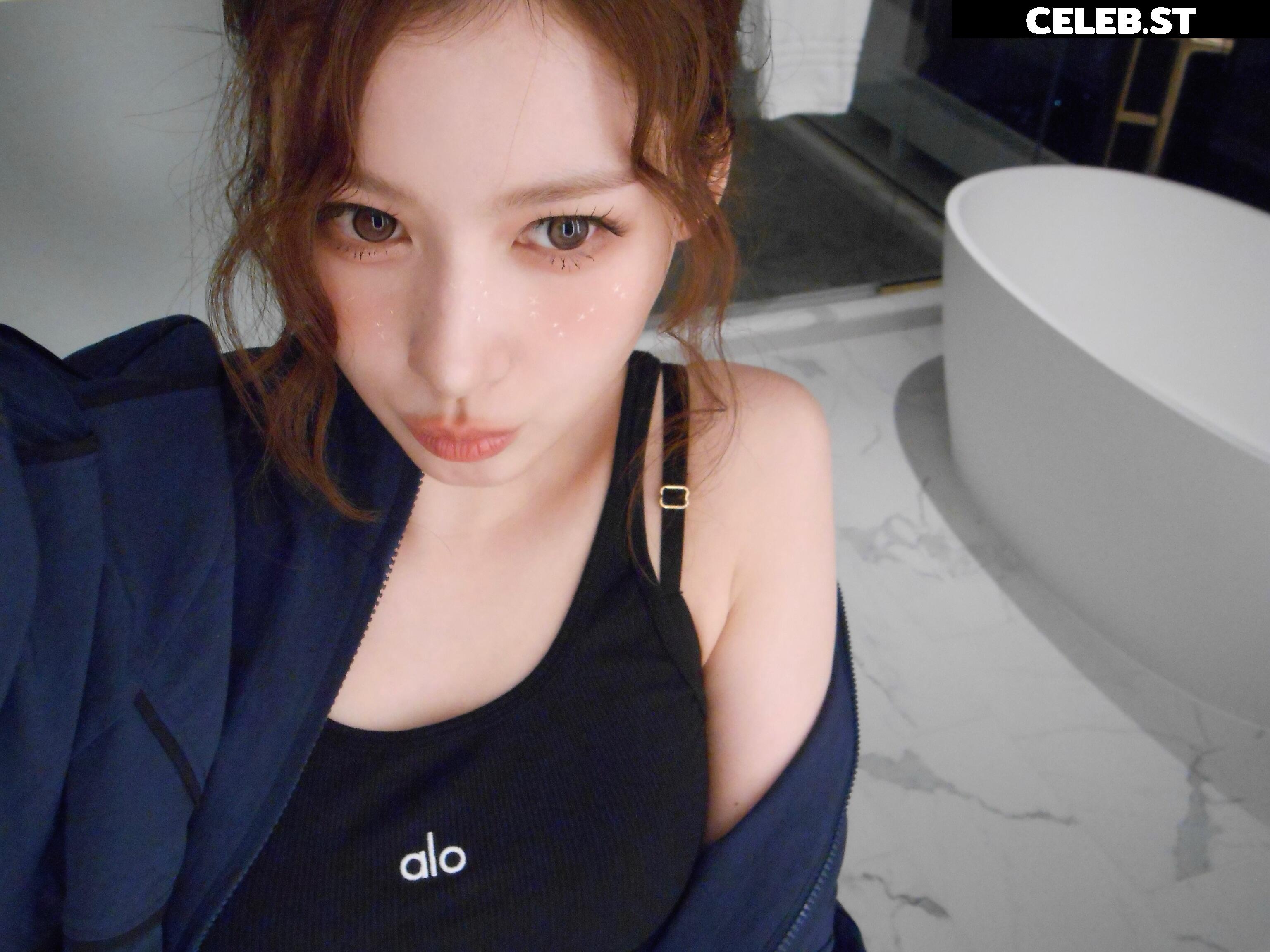 Minatozaki Sana (TWICE) Image 23683390