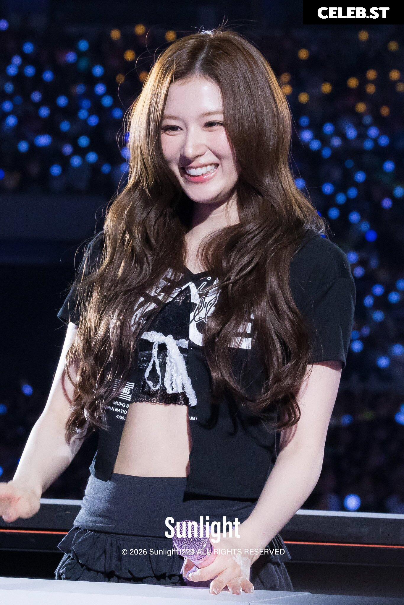 Minatozaki Sana (TWICE) Image 23683302