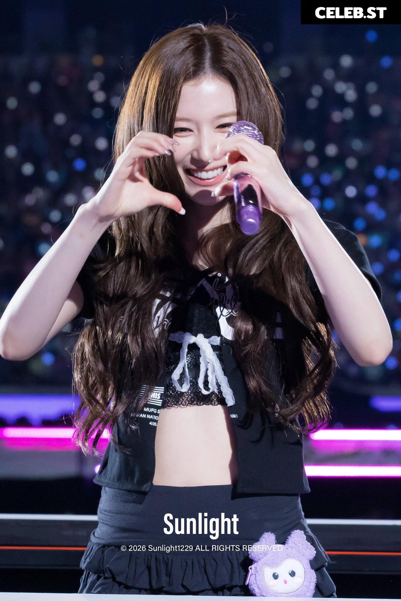 Minatozaki Sana (TWICE) Image 23683300