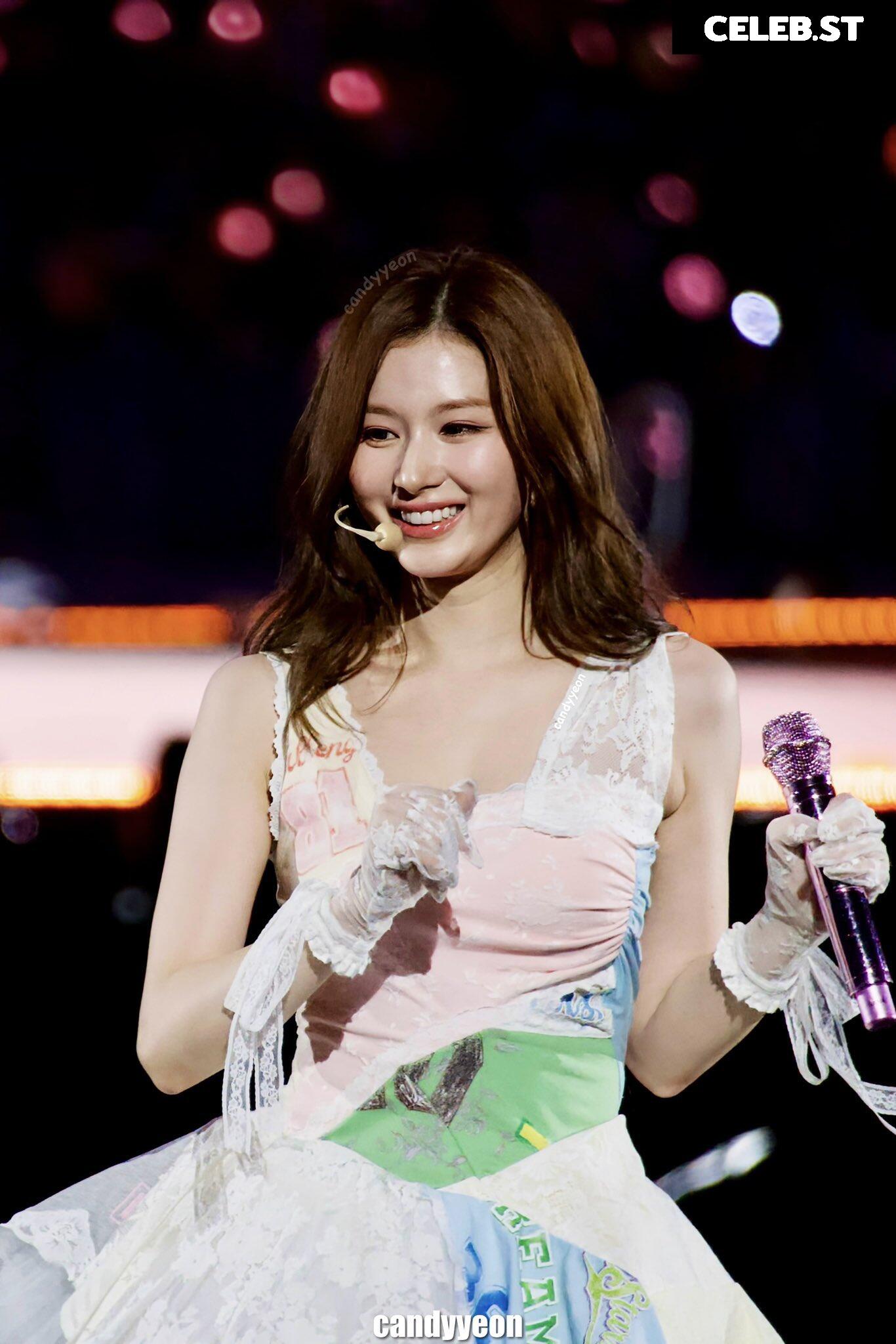 Minatozaki Sana (TWICE) Image 23683306
