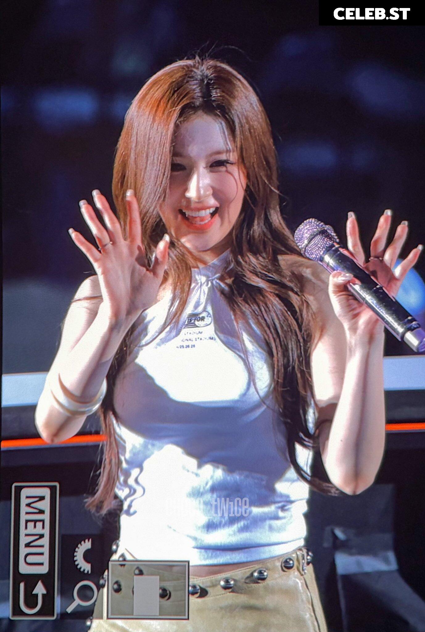 Minatozaki Sana (TWICE) Image 23683309