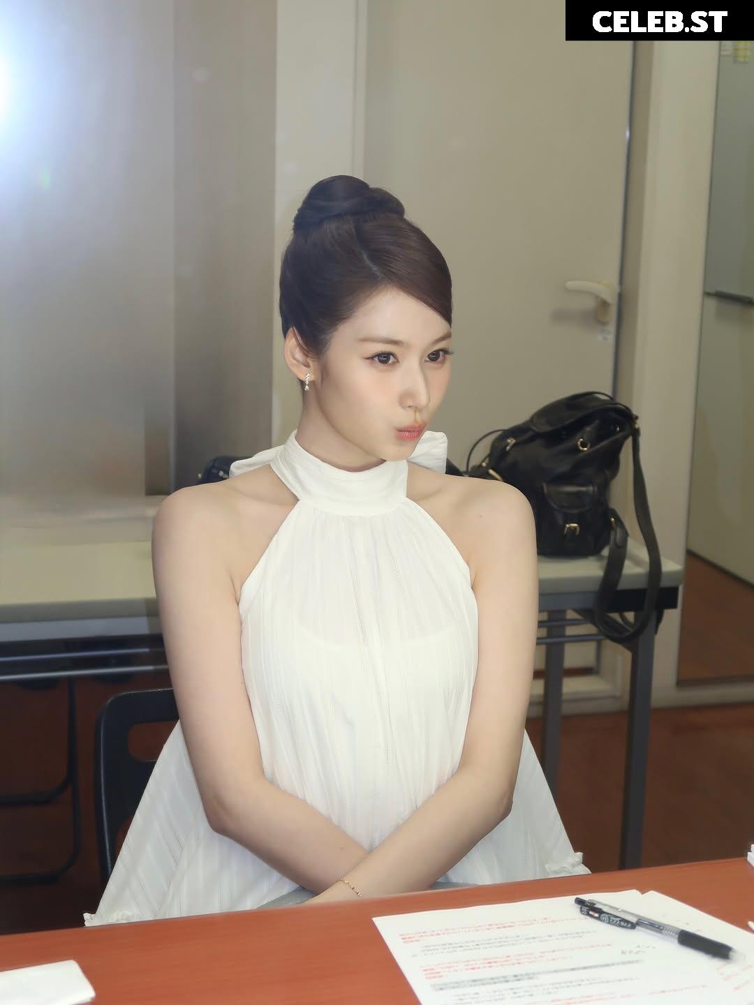 Minatozaki Sana (TWICE) Image 23683334