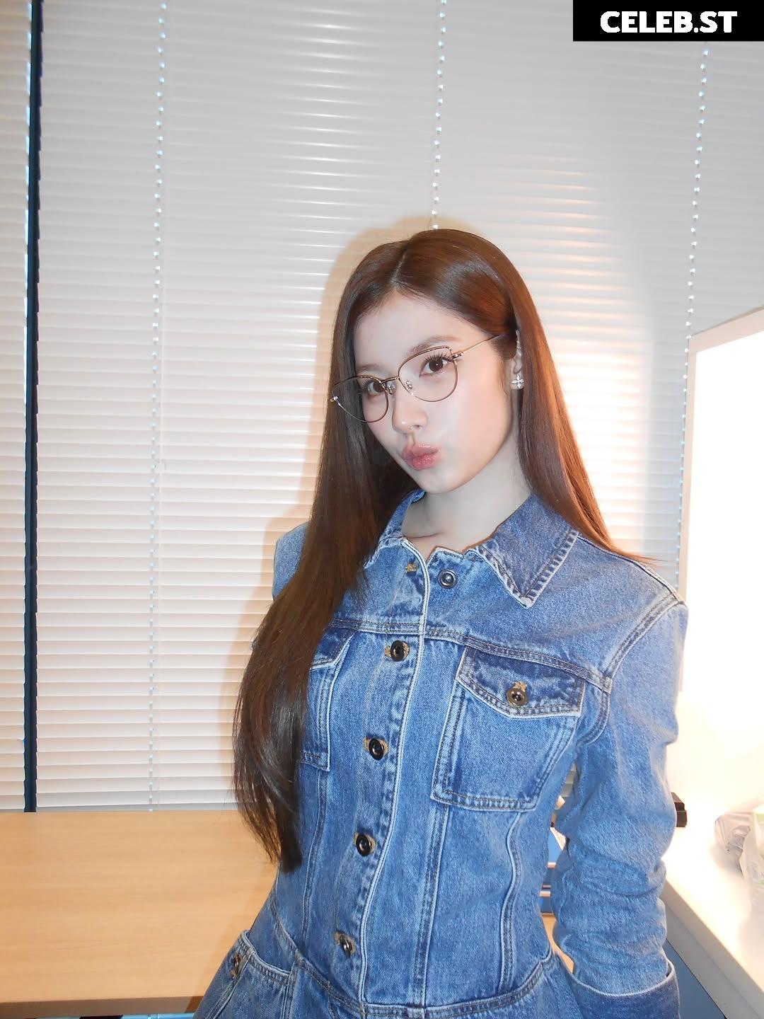 Minatozaki Sana (TWICE) Image 23683370
