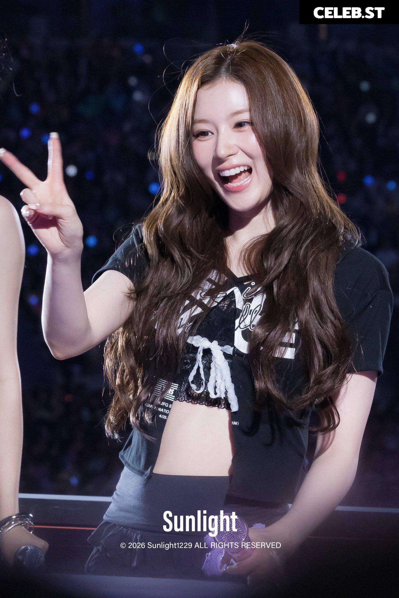 Minatozaki Sana (TWICE) Image 23683298