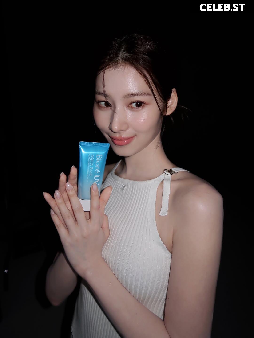 Minatozaki Sana (TWICE) Image 23683203