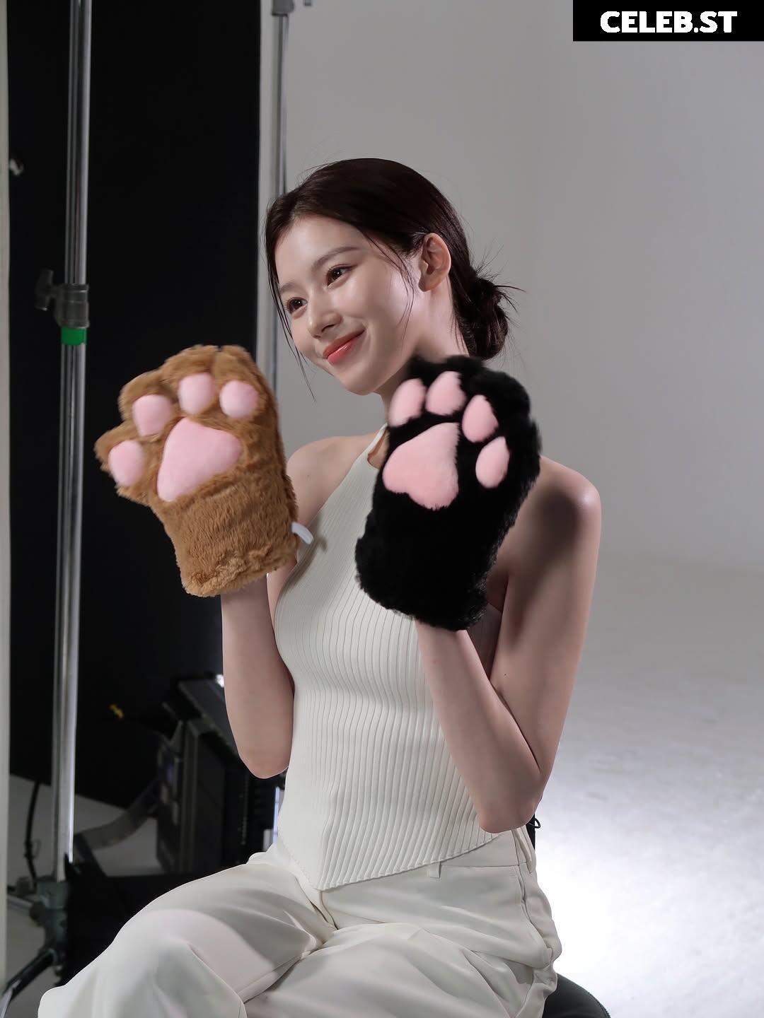 Minatozaki Sana (TWICE) Image 23683200