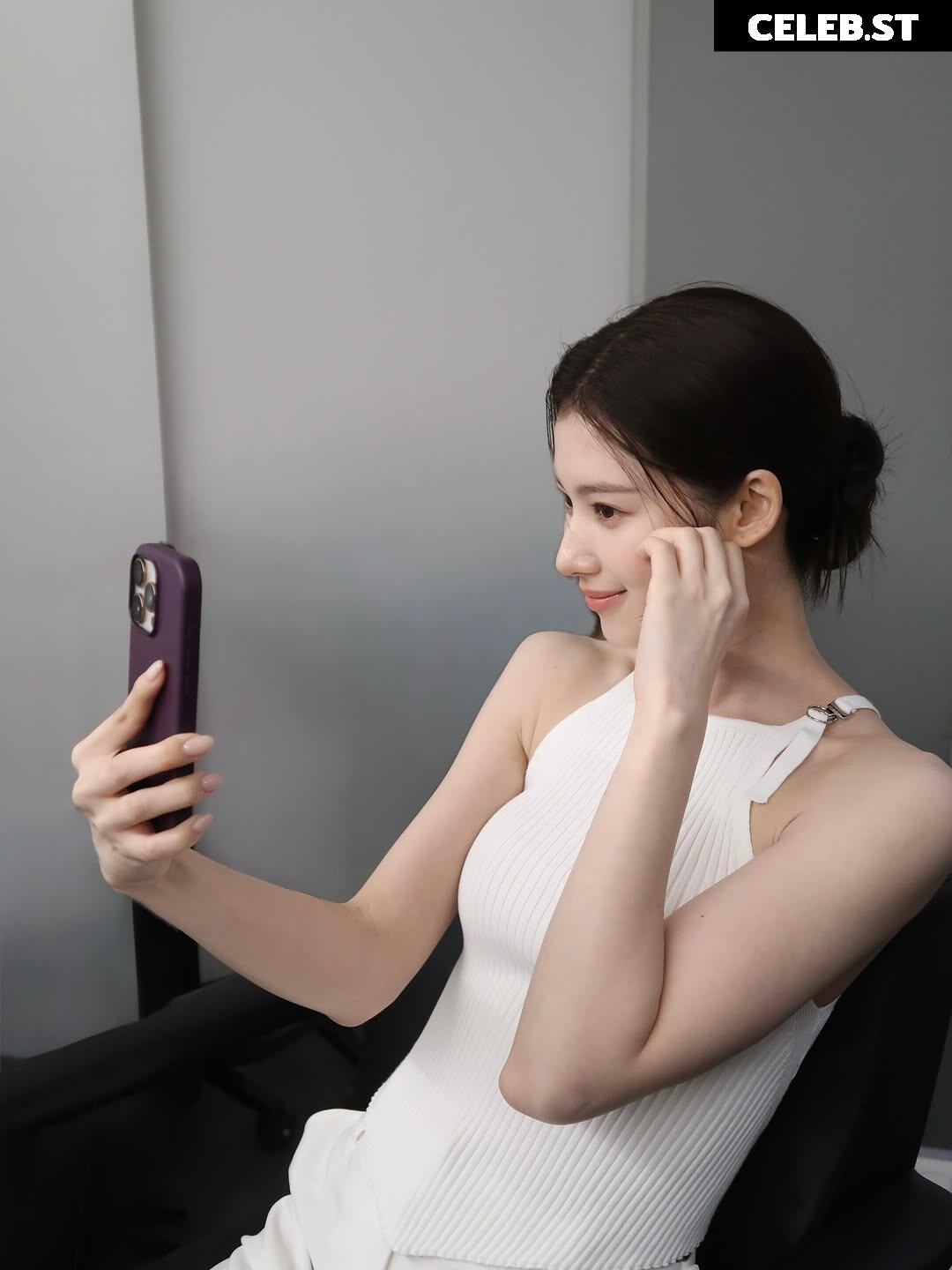 Minatozaki Sana (TWICE) Image 23683205