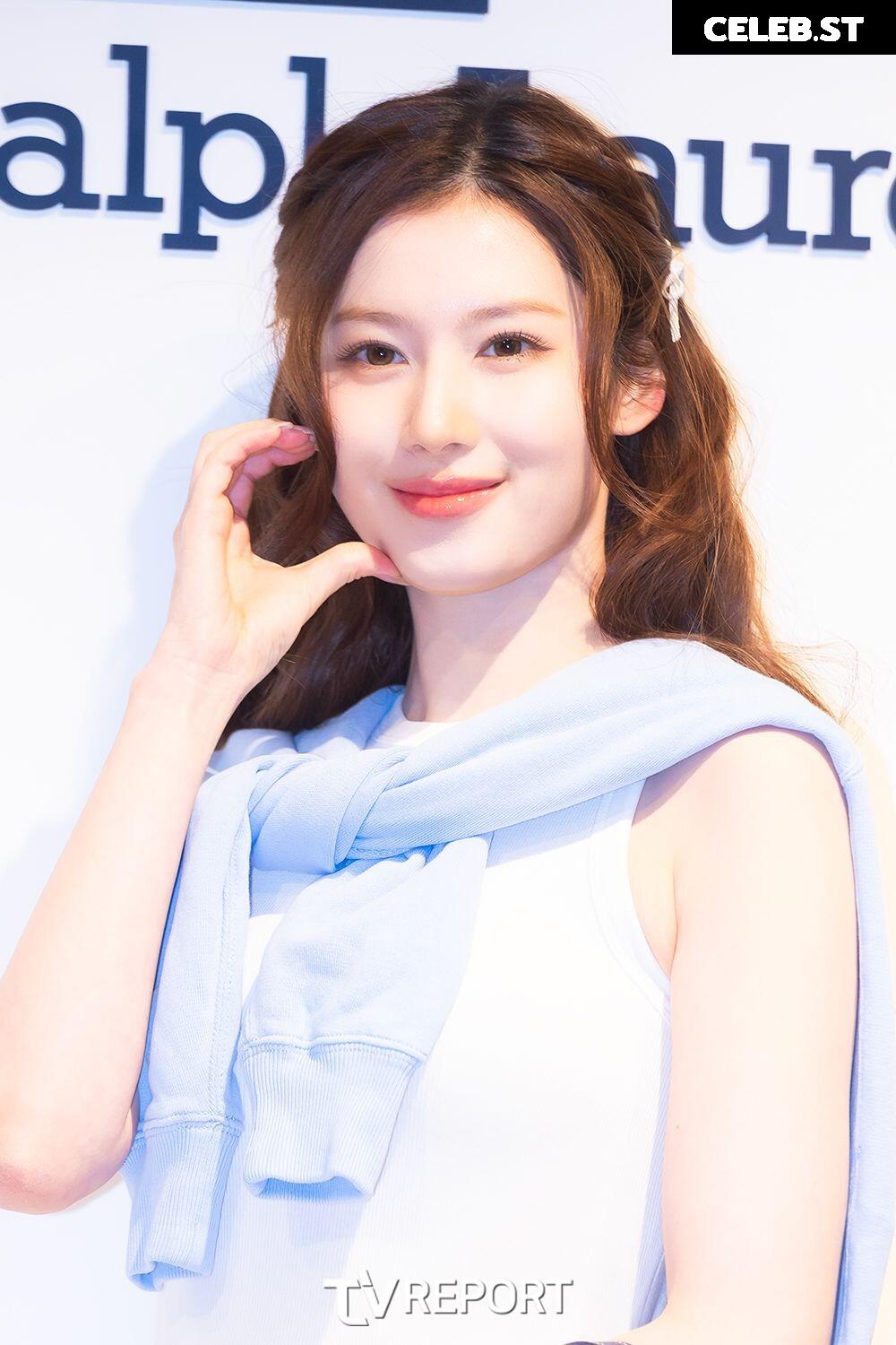 Minatozaki Sana (TWICE) Image 23683263
