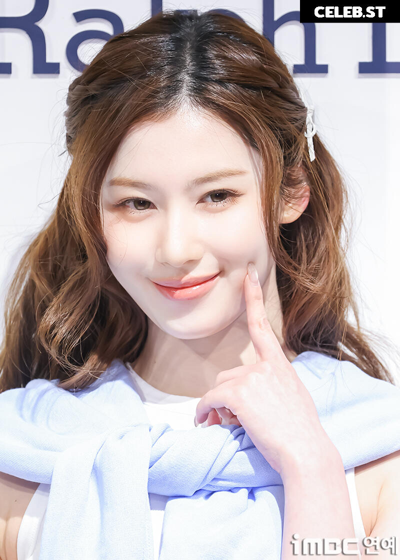Minatozaki Sana (TWICE) Image 23683262