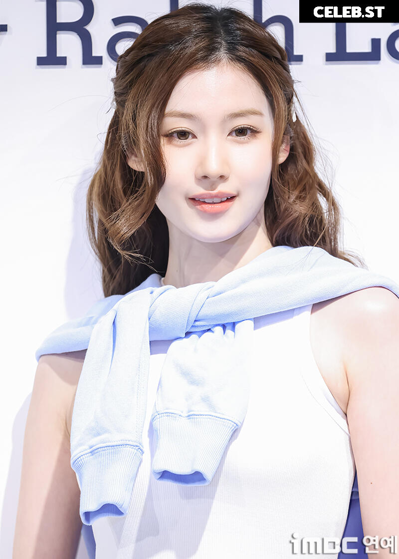 Minatozaki Sana (TWICE) Image 23683261