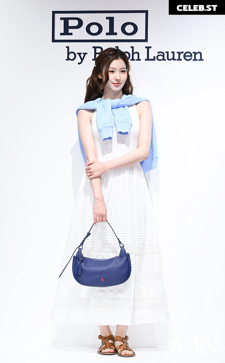 Minatozaki Sana (TWICE) Image 23683253
