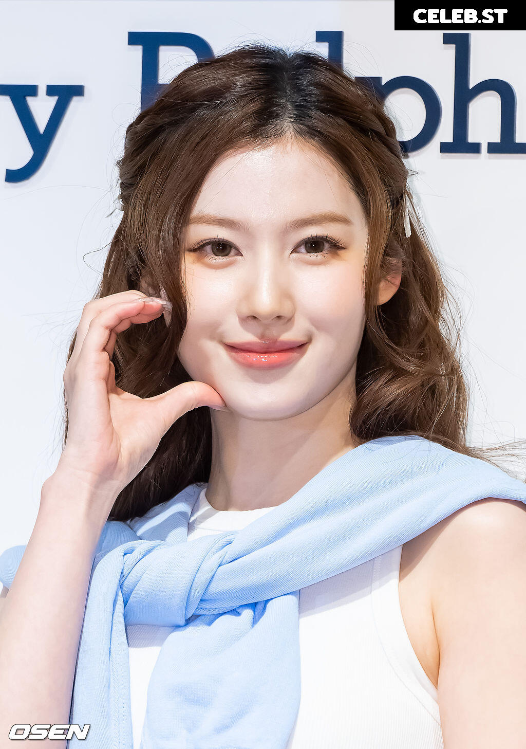 Minatozaki Sana (TWICE) Image 23683250