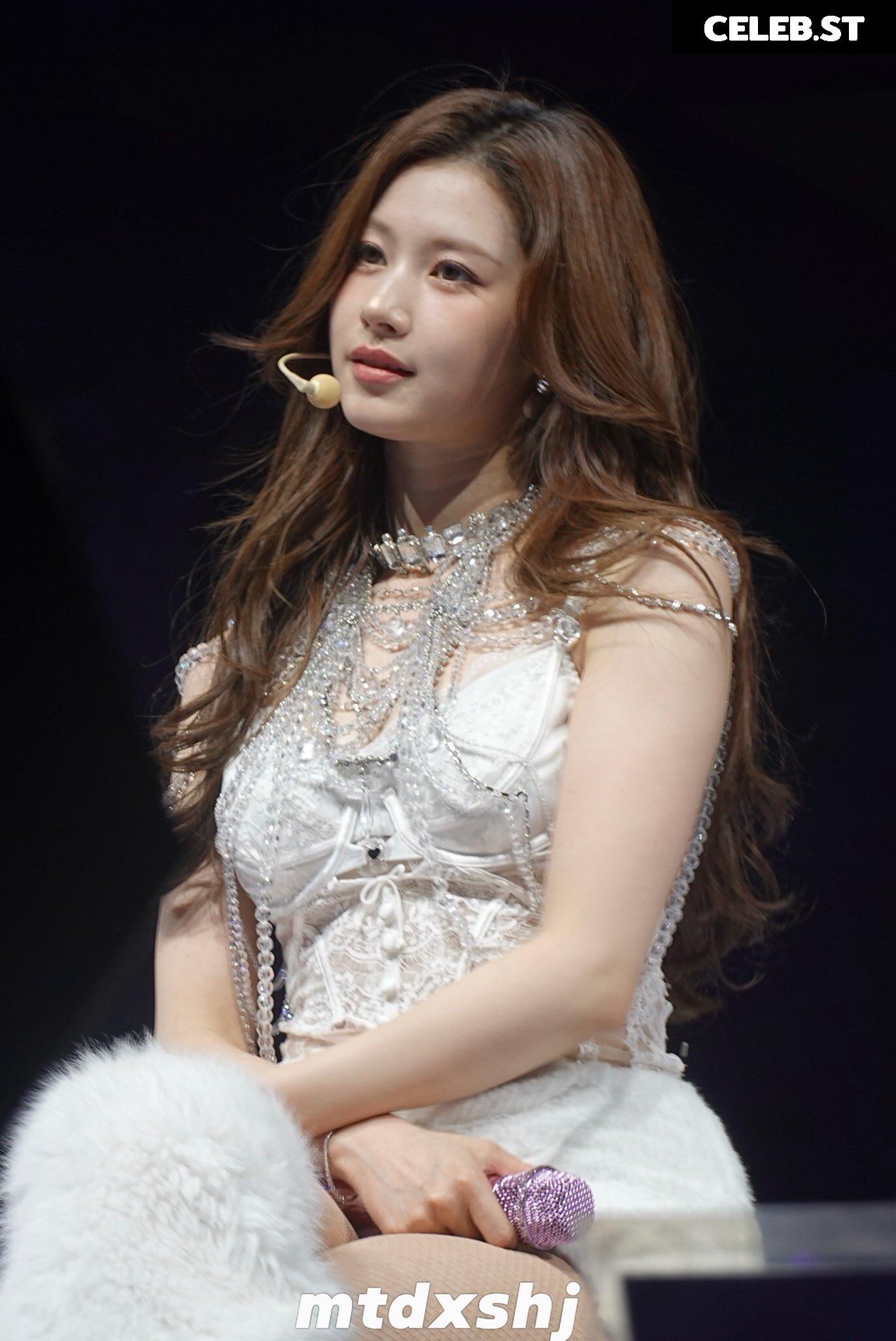 Minatozaki Sana (TWICE) Image 23683240