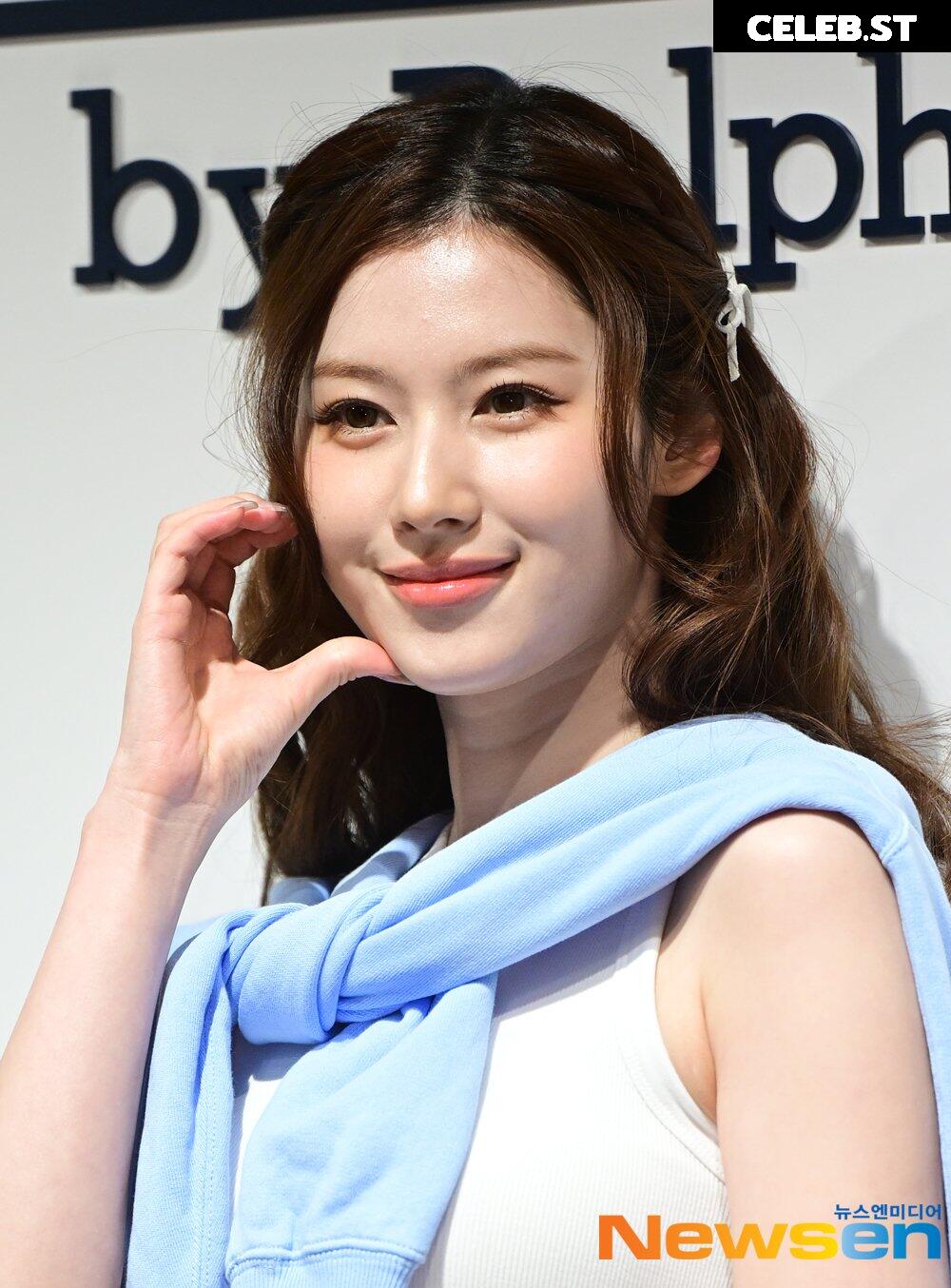 Minatozaki Sana (TWICE) Image 23683278