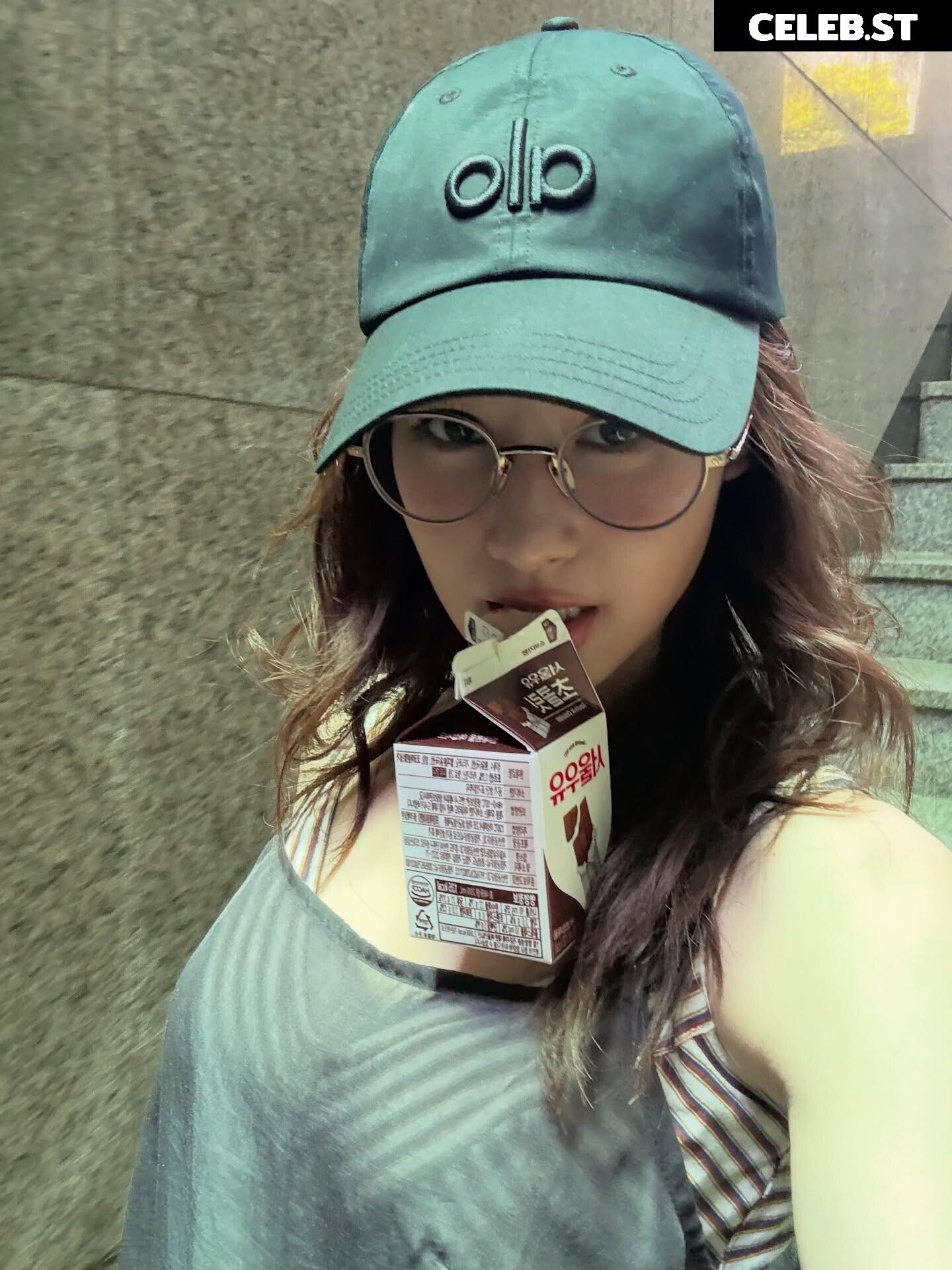 Minatozaki Sana (TWICE) Image 23682990