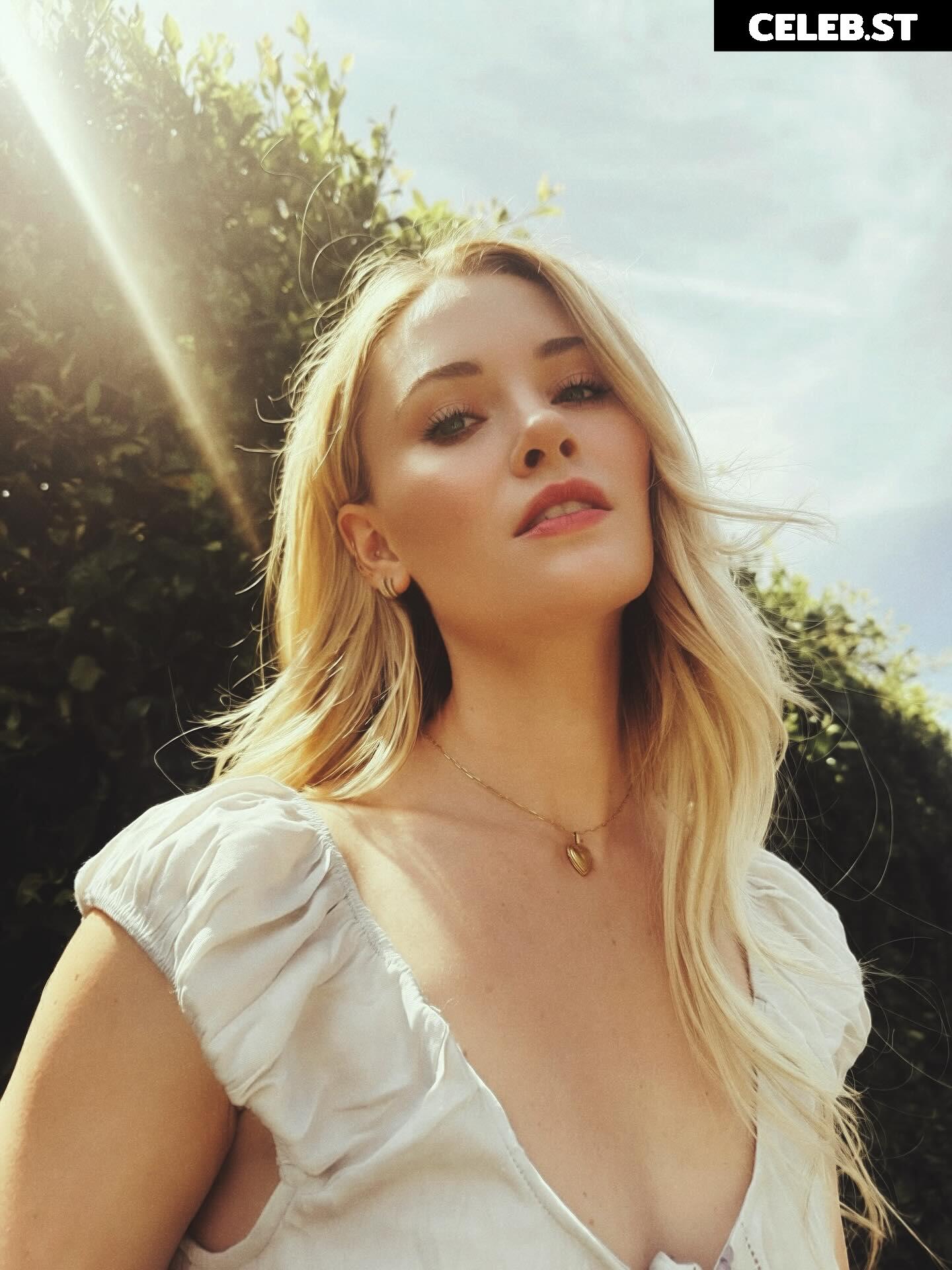Virginia Gardner Image 23555492