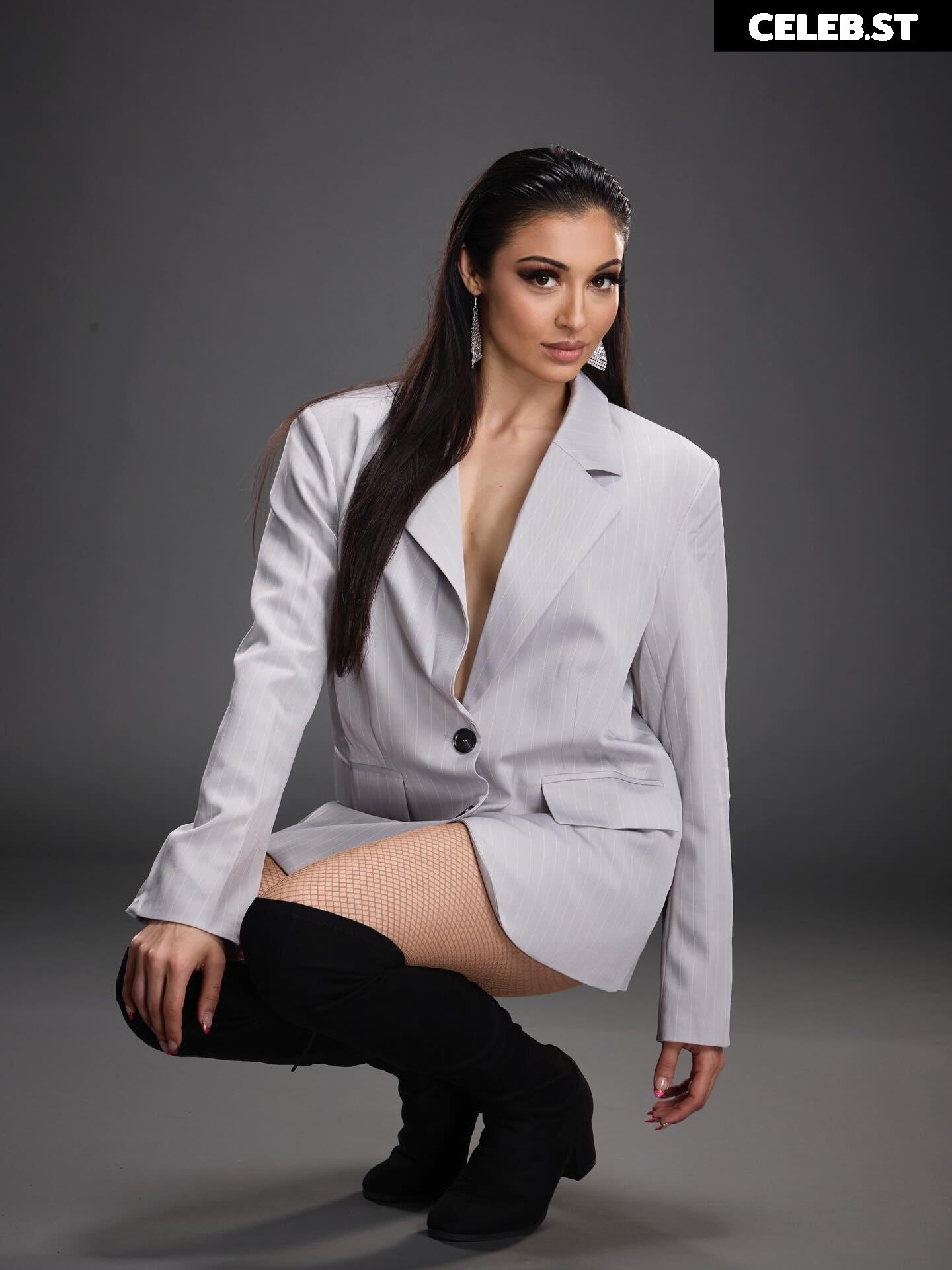 Arianna grace /  bianca carelli Image 23555315
