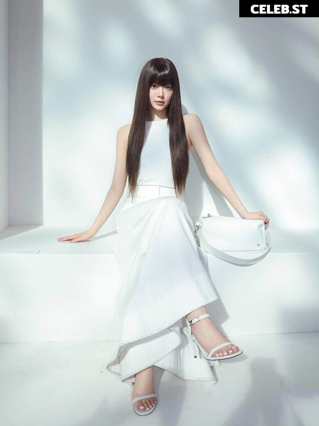 Hong Eunchae 홍은채 | LESSERAFIM Image 23553074