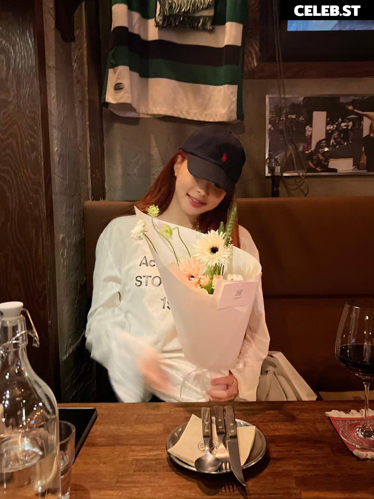 Hong Eunchae 홍은채 | LESSERAFIM Image 23553222