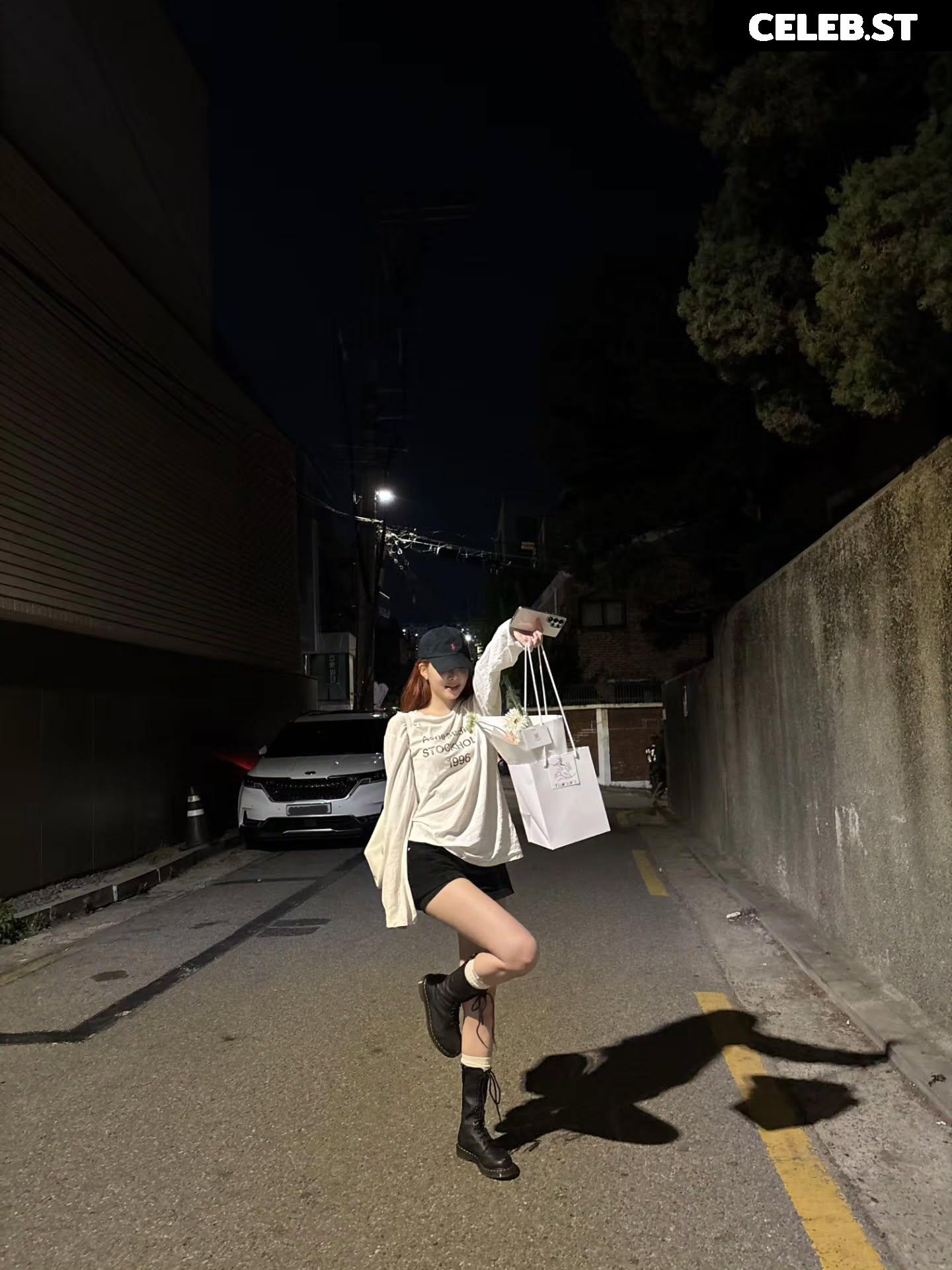 Hong Eunchae 홍은채 | LESSERAFIM Image 23553226