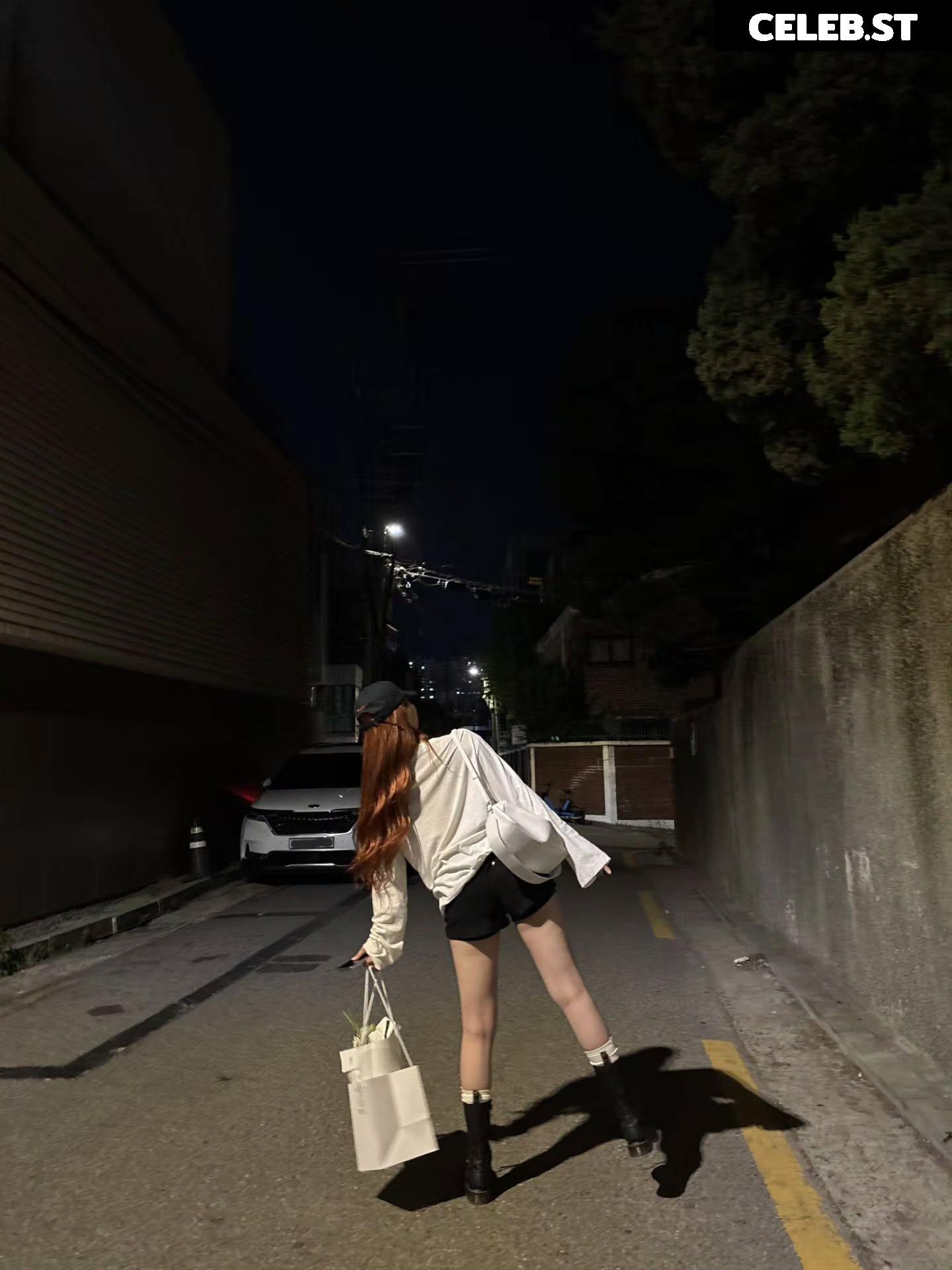 Hong Eunchae 홍은채 | LESSERAFIM Image 23553229