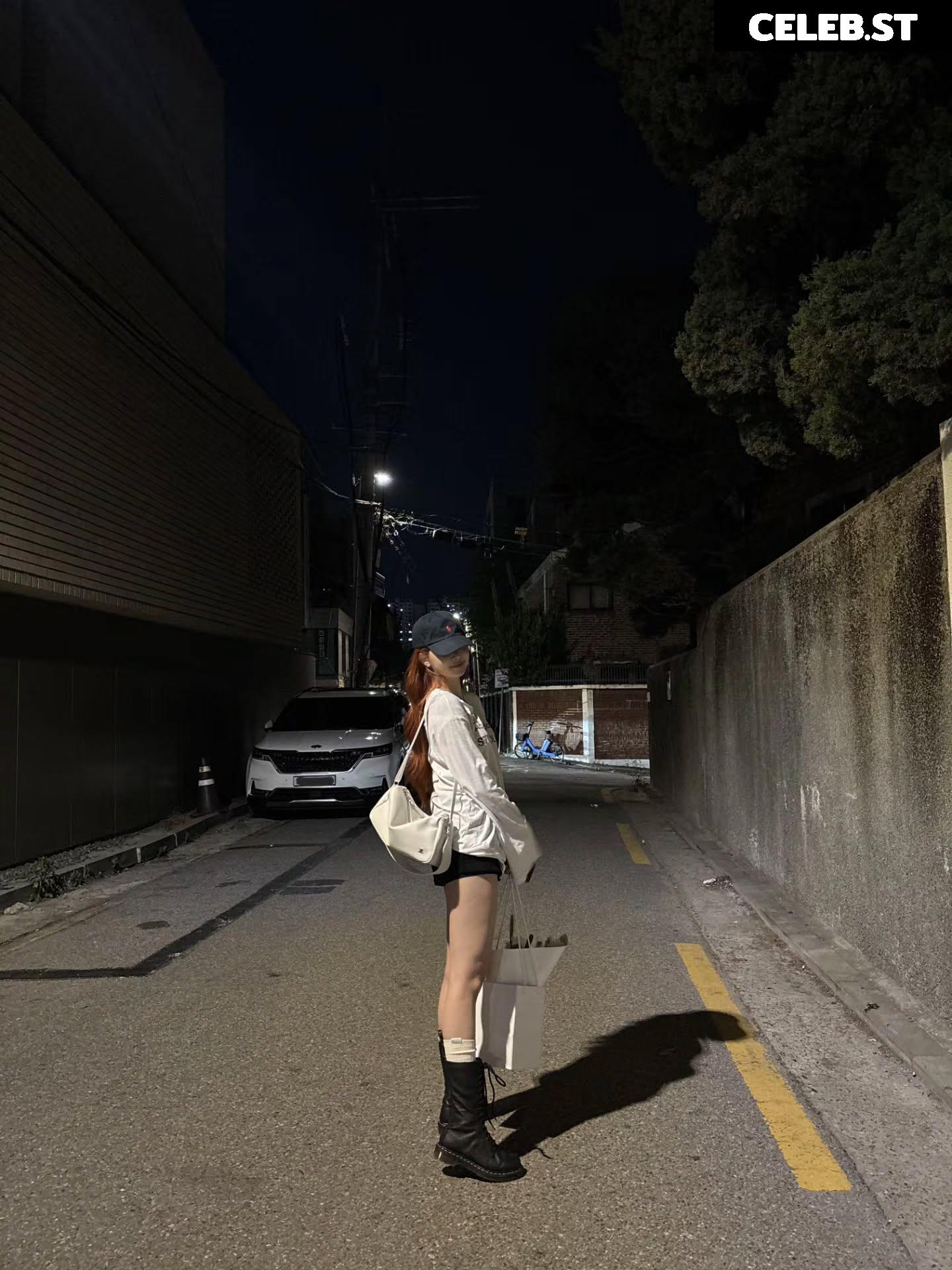 Hong Eunchae 홍은채 | LESSERAFIM Image 23553228