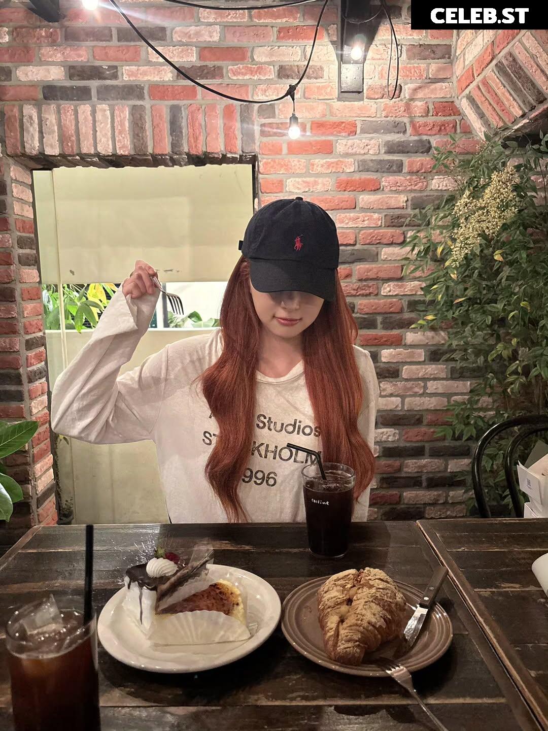 Hong Eunchae 홍은채 | LESSERAFIM Image 23553232