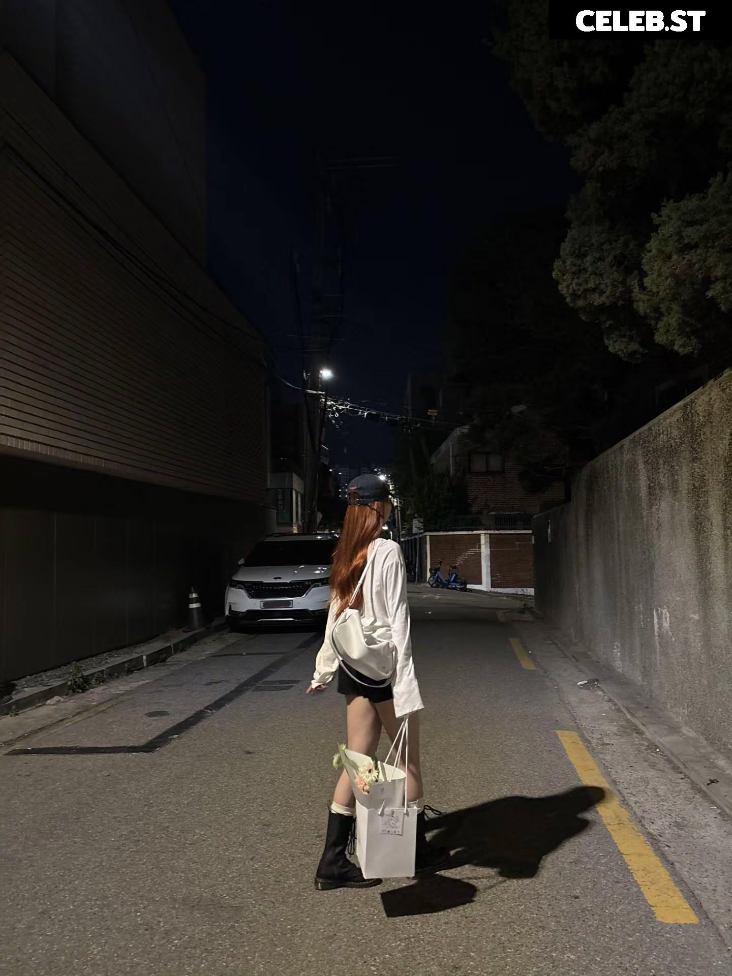Hong Eunchae 홍은채 | LESSERAFIM Image 23553230
