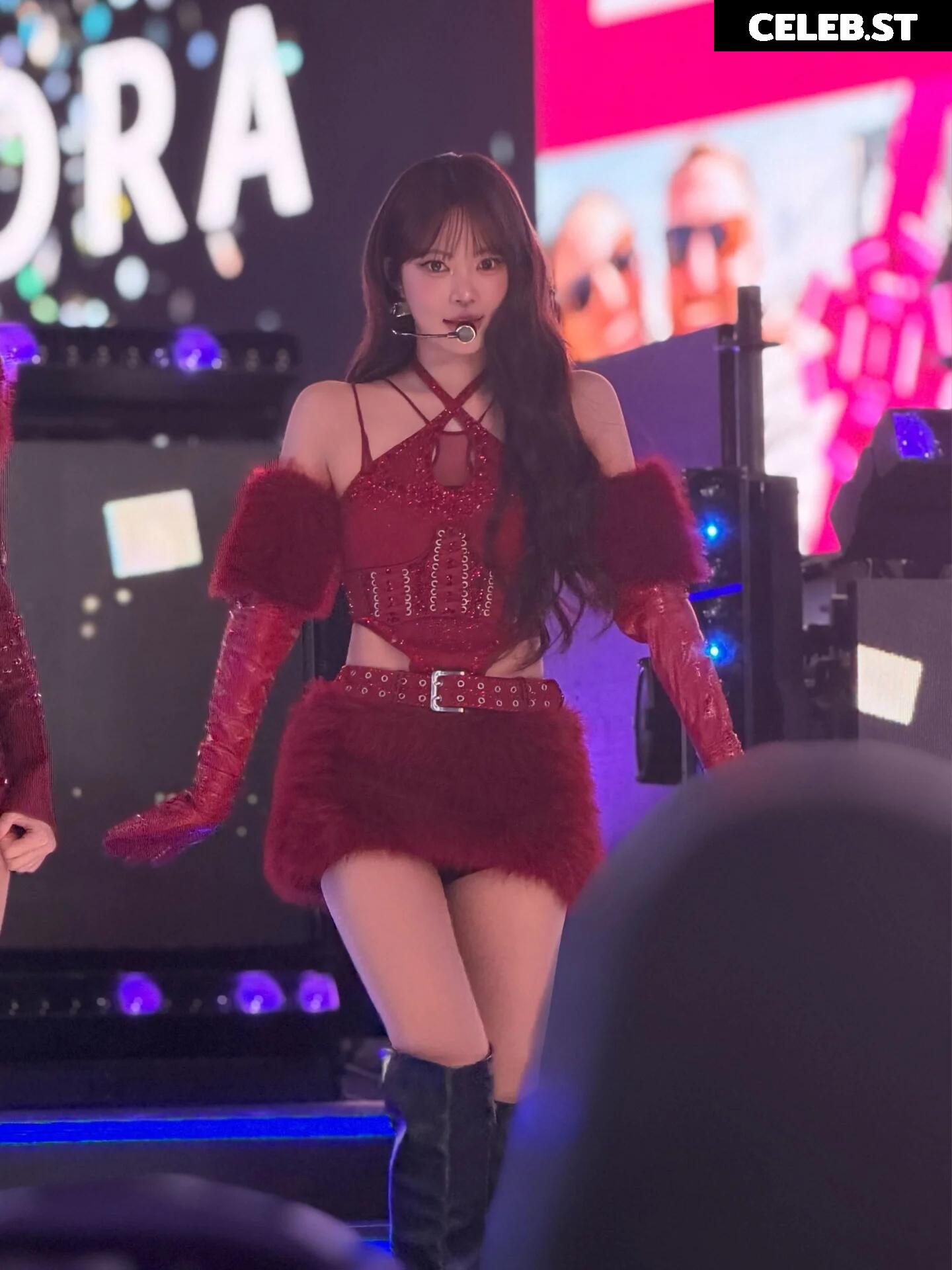 Hong Eunchae 홍은채 | LESSERAFIM Image 23552923