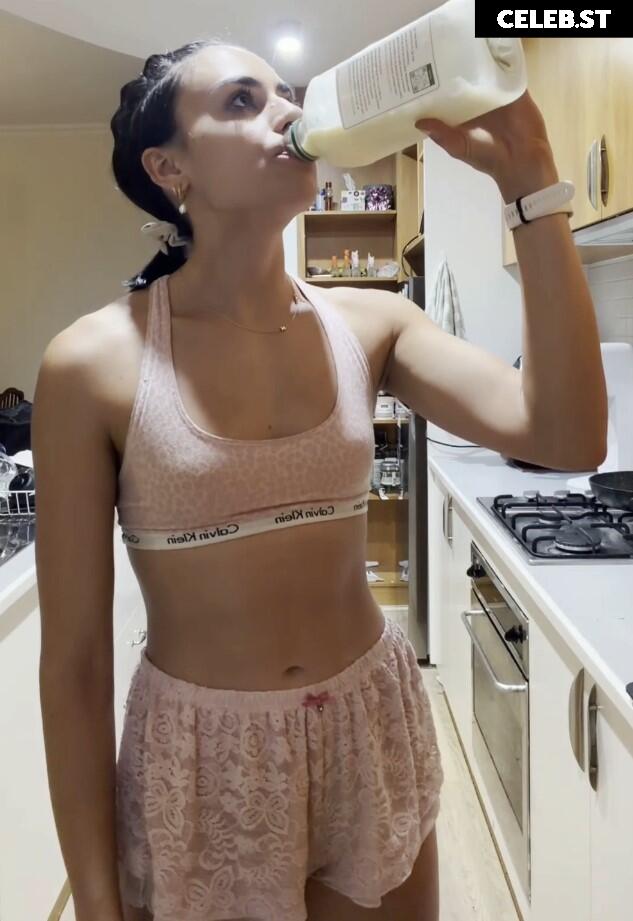 Imogen Russell Image 23579264