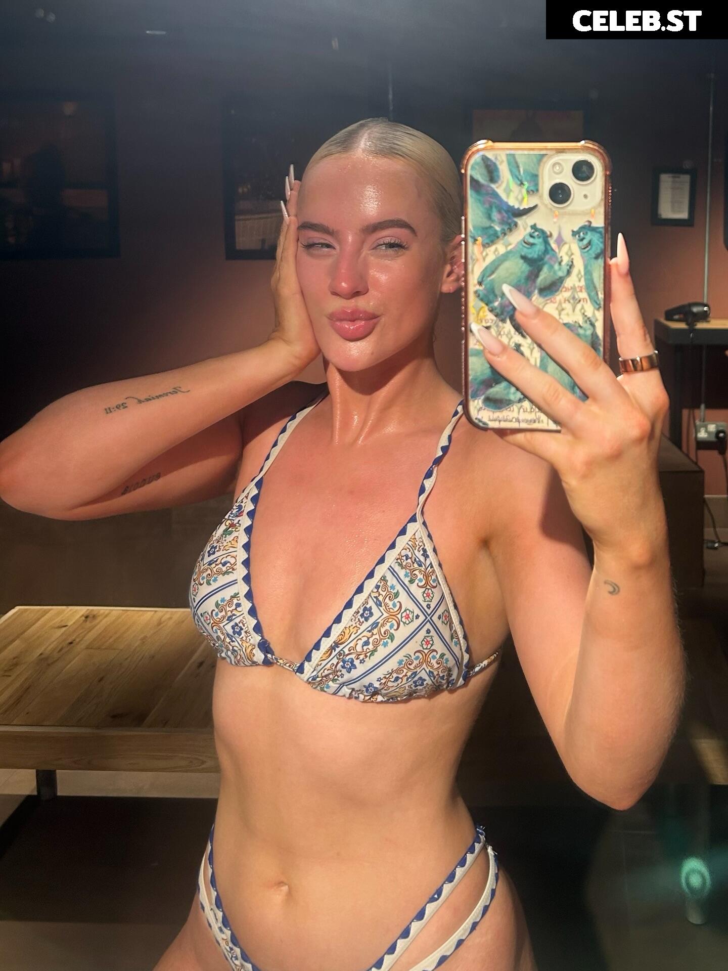 Lucy Newcombe (lucynukes, lucynukesfit) Image 23544181