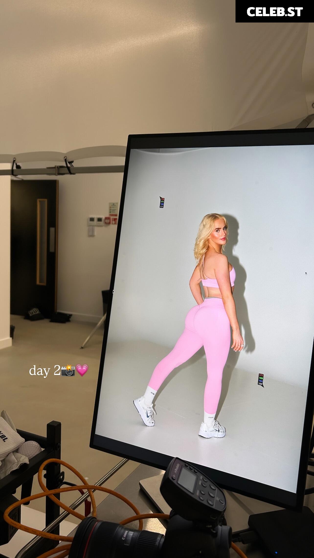 Lucy Newcombe (lucynukes, lucynukesfit) Image 23544154