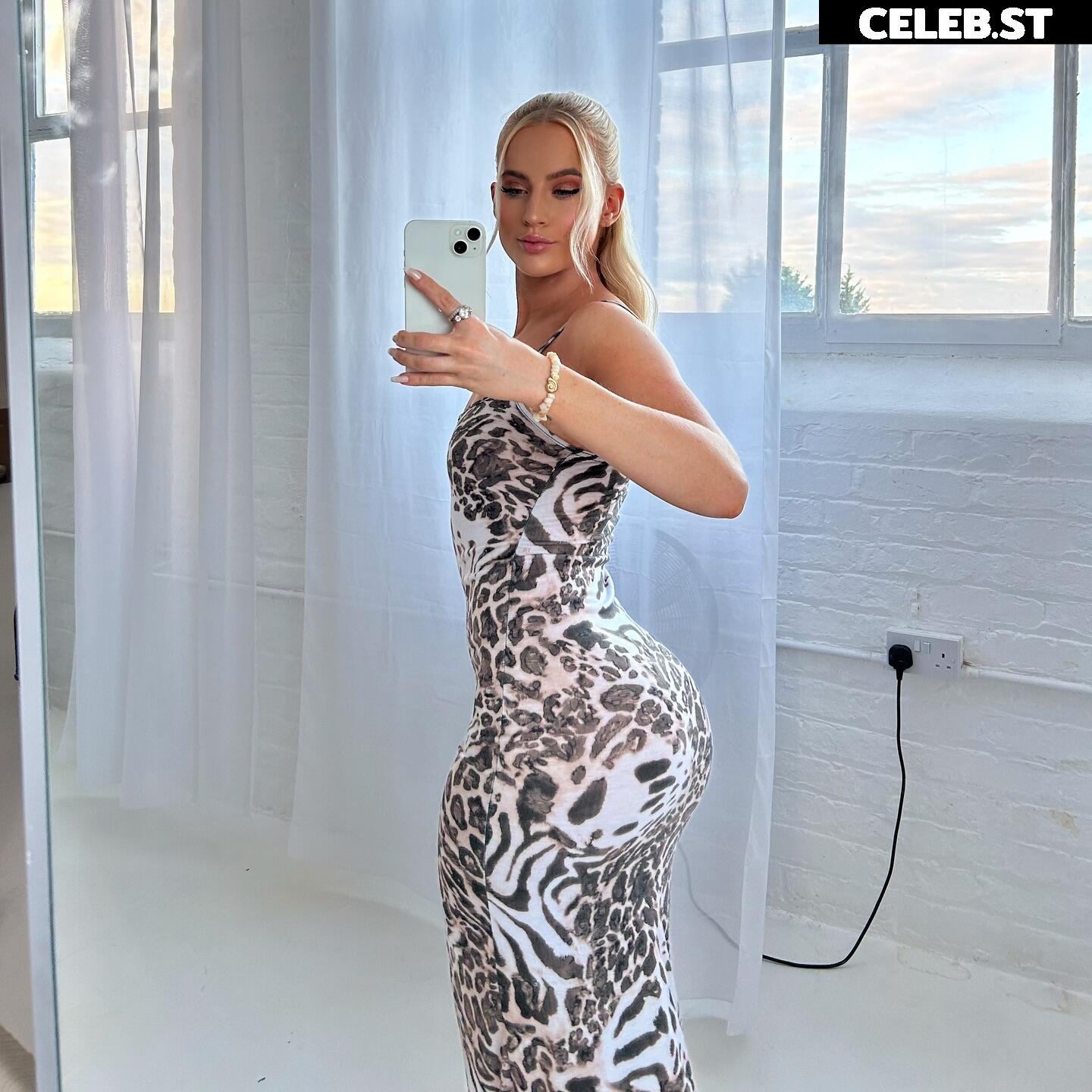 Lucy Newcombe (lucynukes, lucynukesfit) Image 23544143
