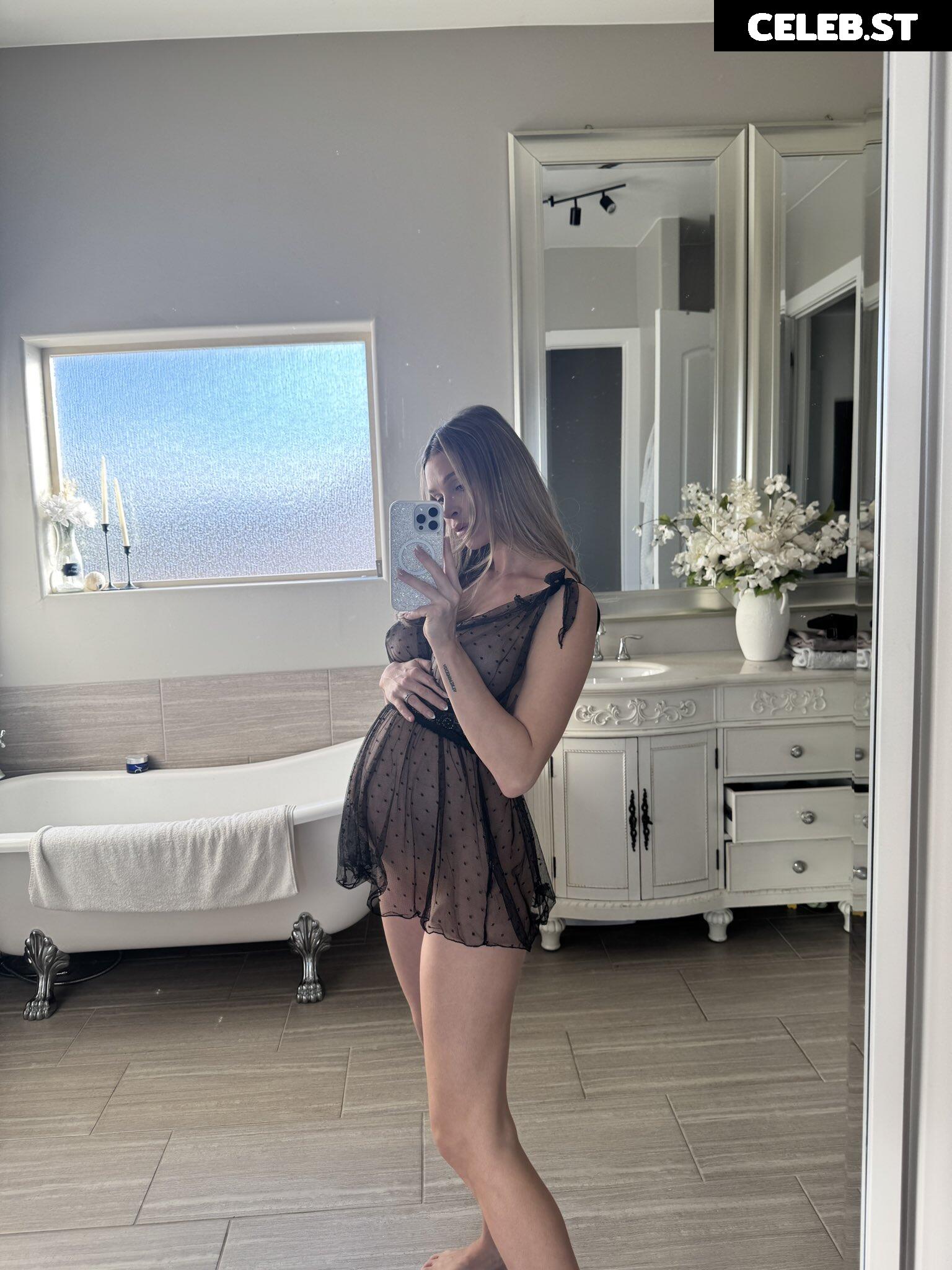 Emma Hix / emmahixofficial Image 23532761