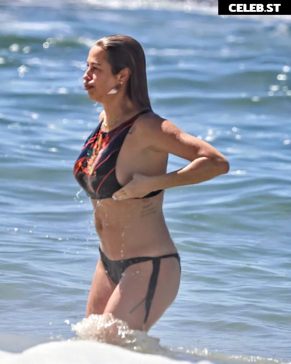 Luana Piovani Image 23500865