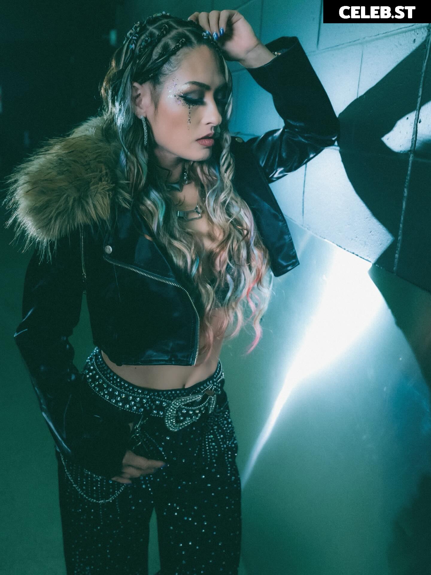 Giulia - Stardom Image 23595734