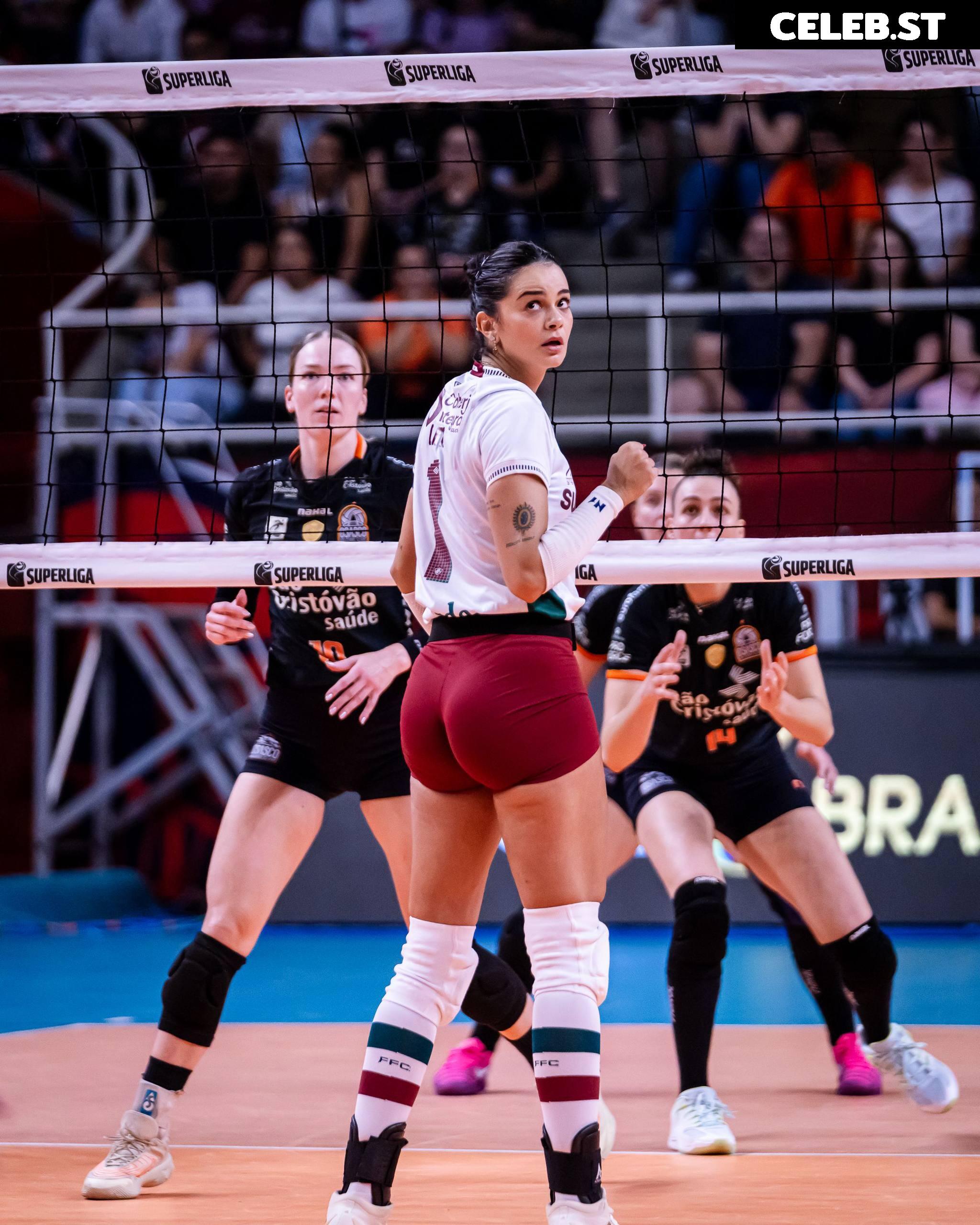 Lara Nobre Image 23596982